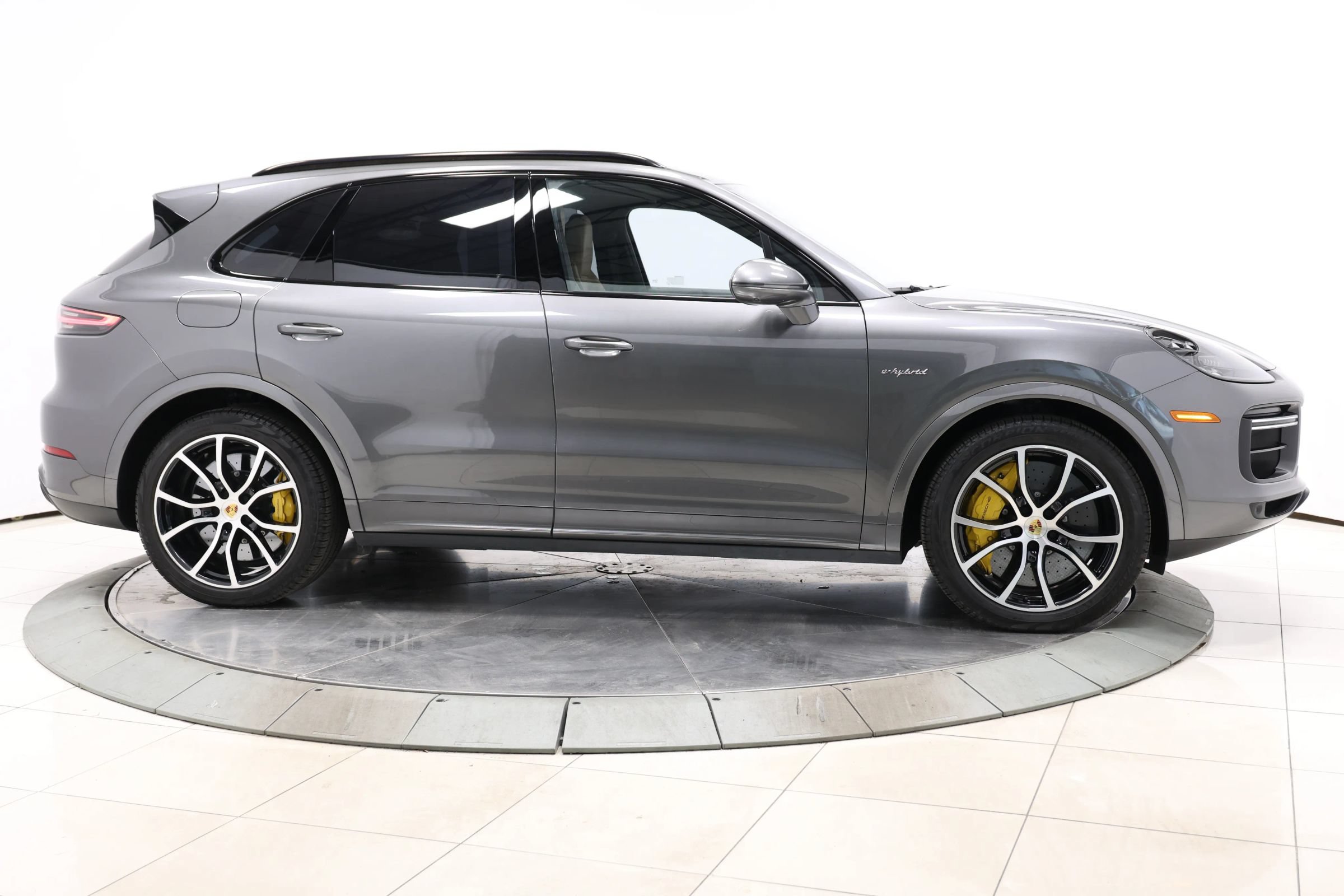 Used 2021 Porsche Cayenne Turbo S AWD/4WD image 88