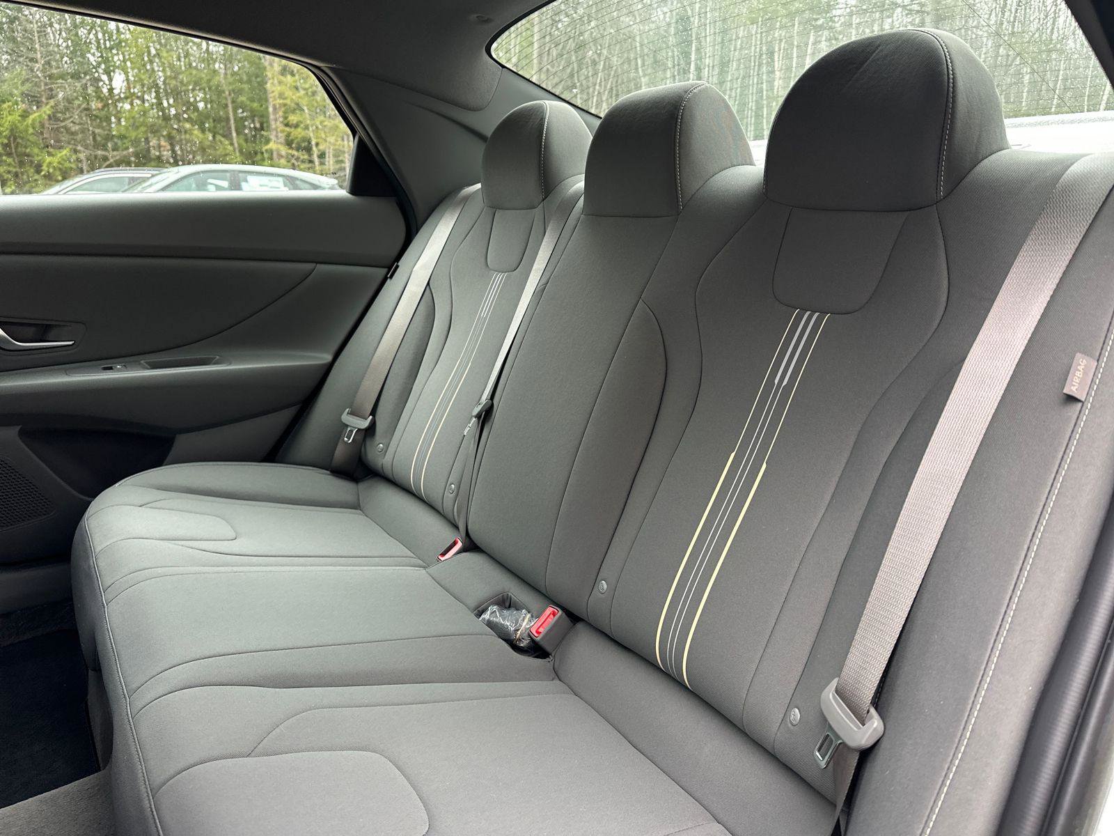 New 2025 Hyundai Elantra SEL image 9