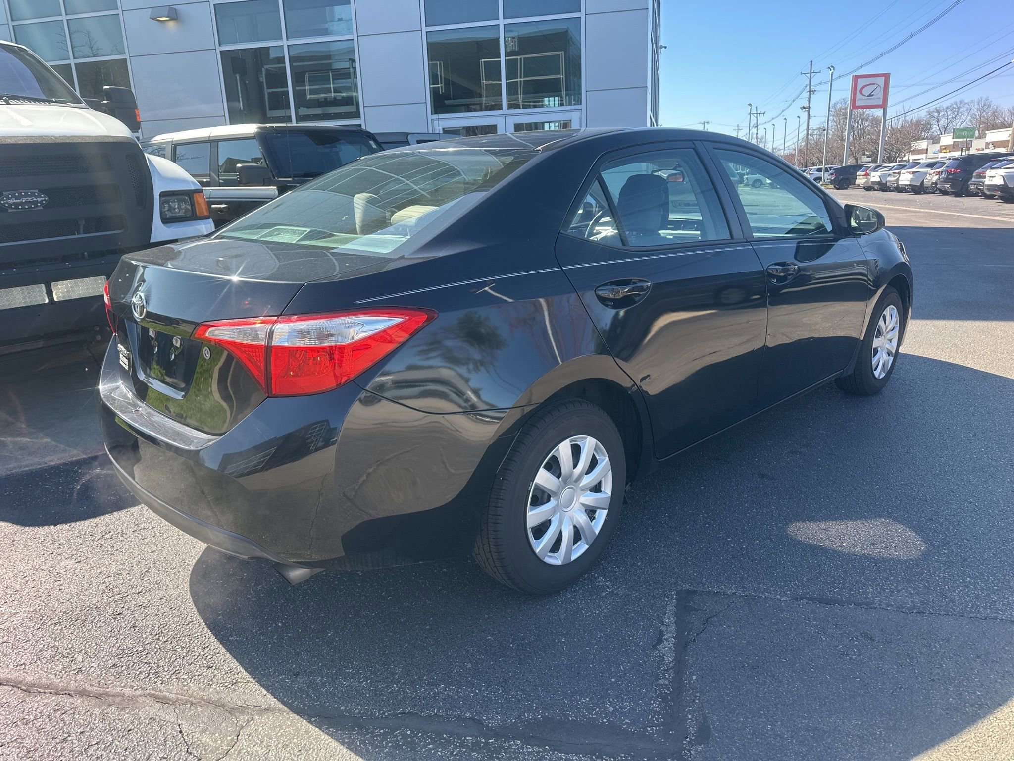 Used 2015 Toyota Corolla L image 2