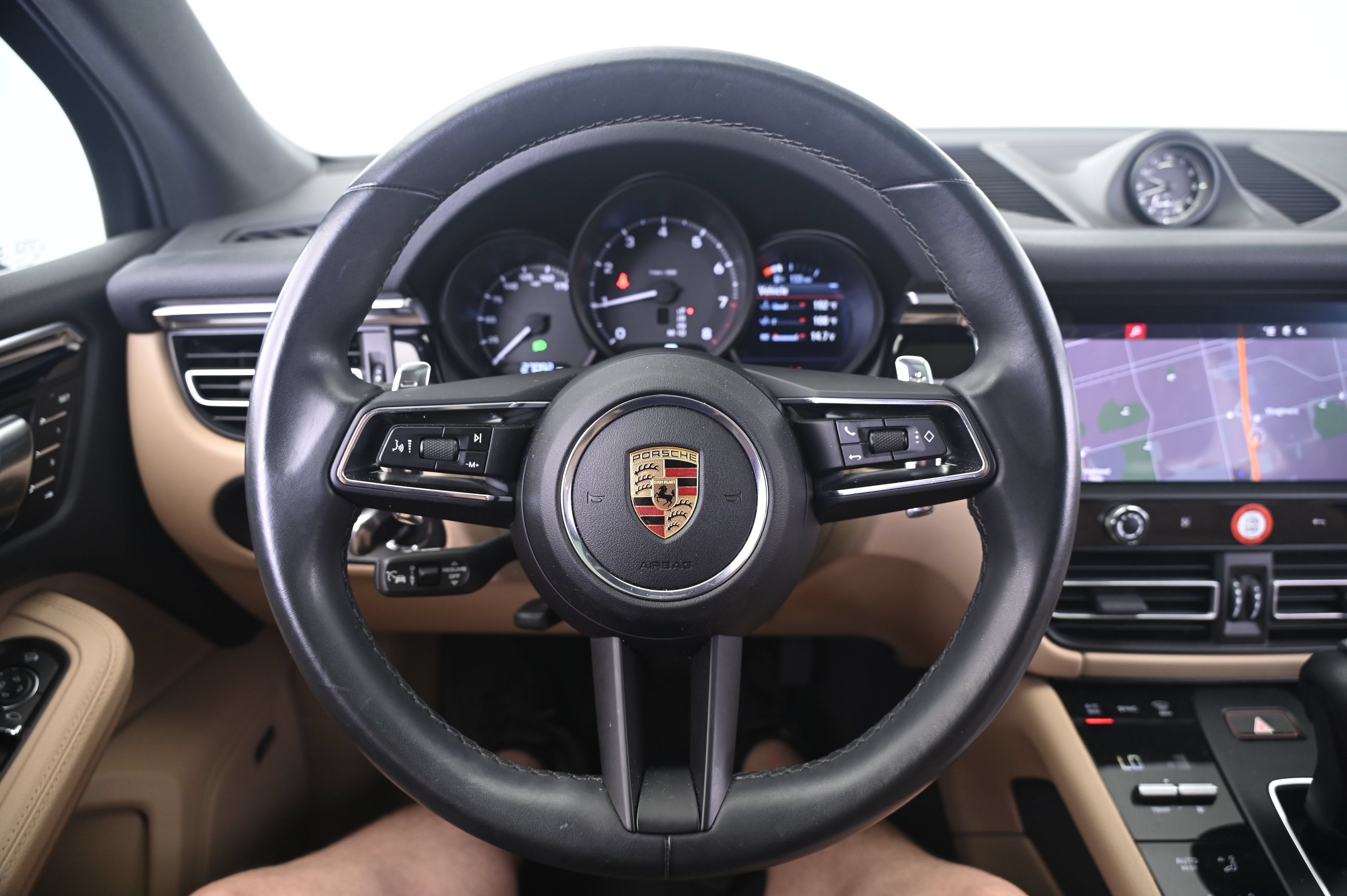 Certified 2022 Porsche Macan AWD/4WD image 35