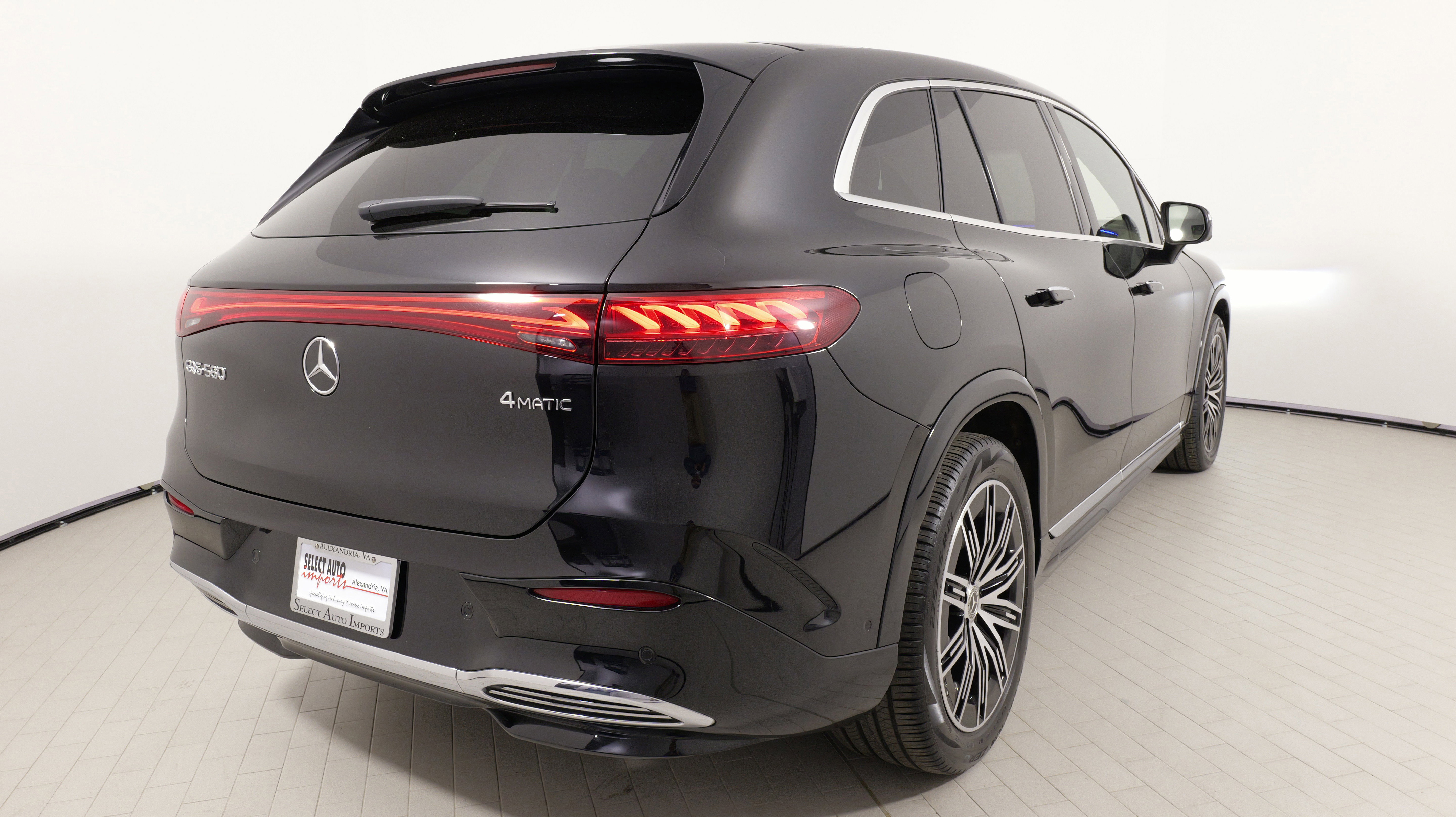 Used 2023 Mercedes-Benz EQS 580 4MATIC SUV image 12