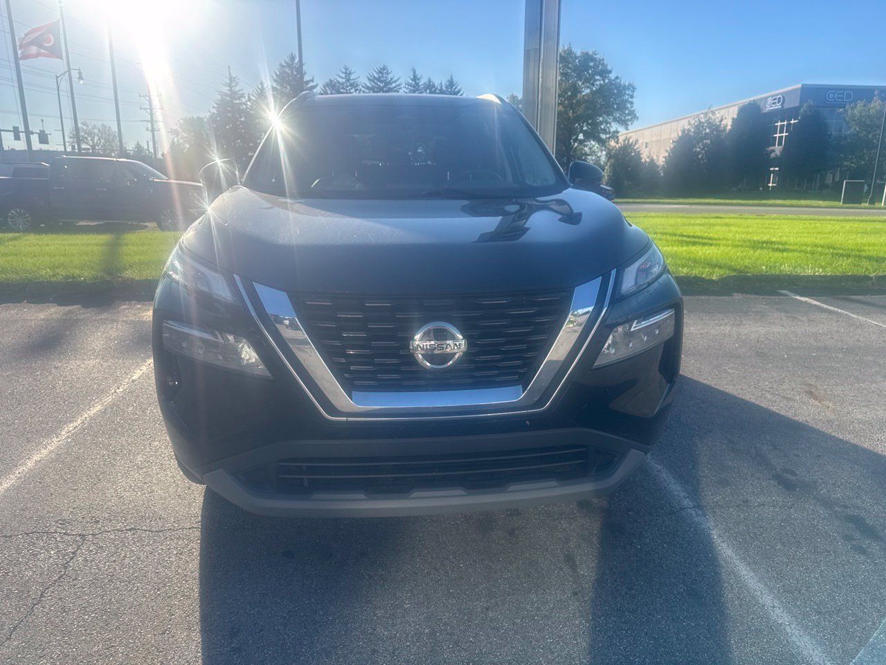 Used 2021 Nissan Rogue SV w/ Premium Package AWD/4WD image 2
