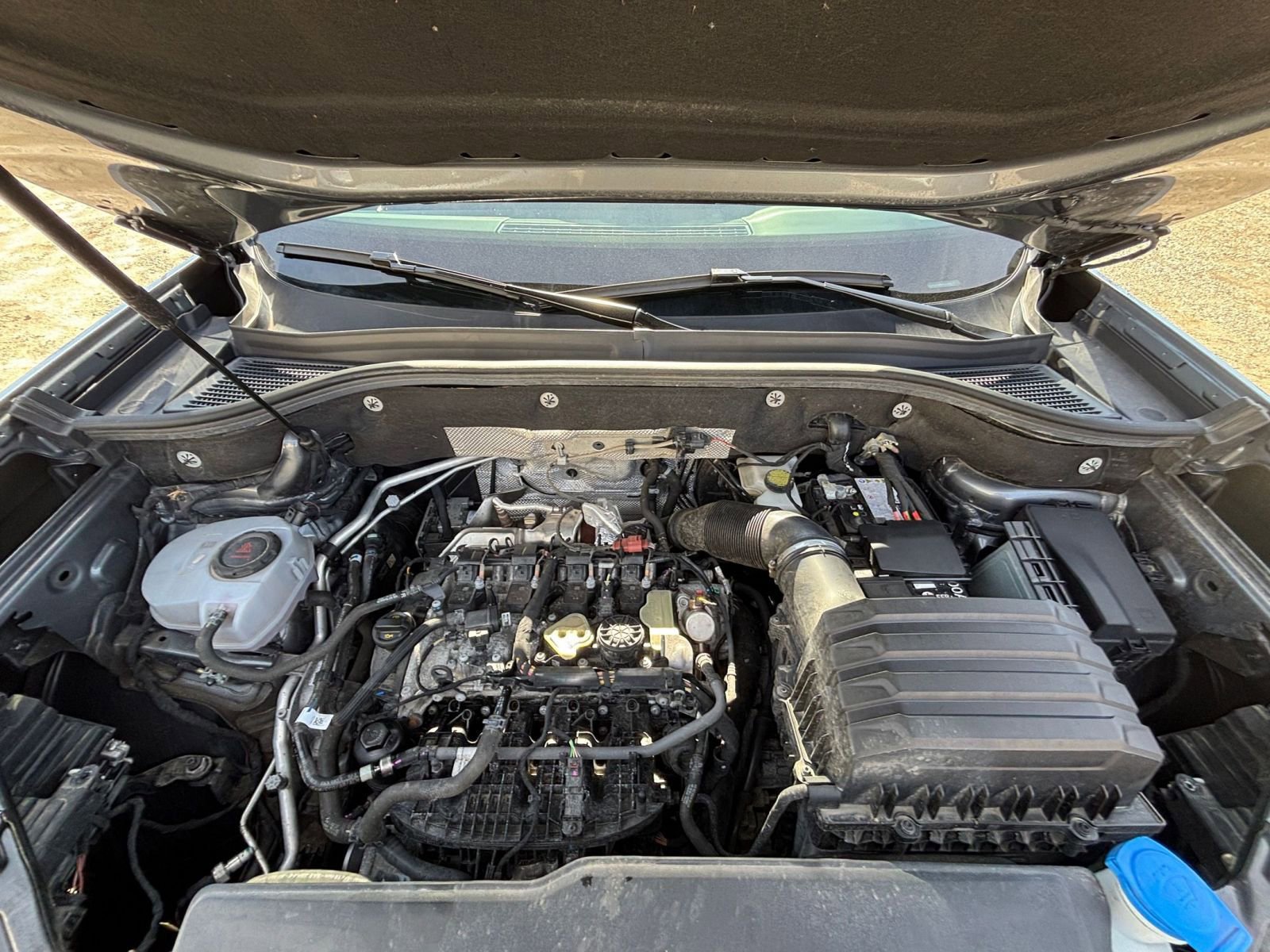 Used 2025 Volkswagen Atlas Cross Sport SE image 35