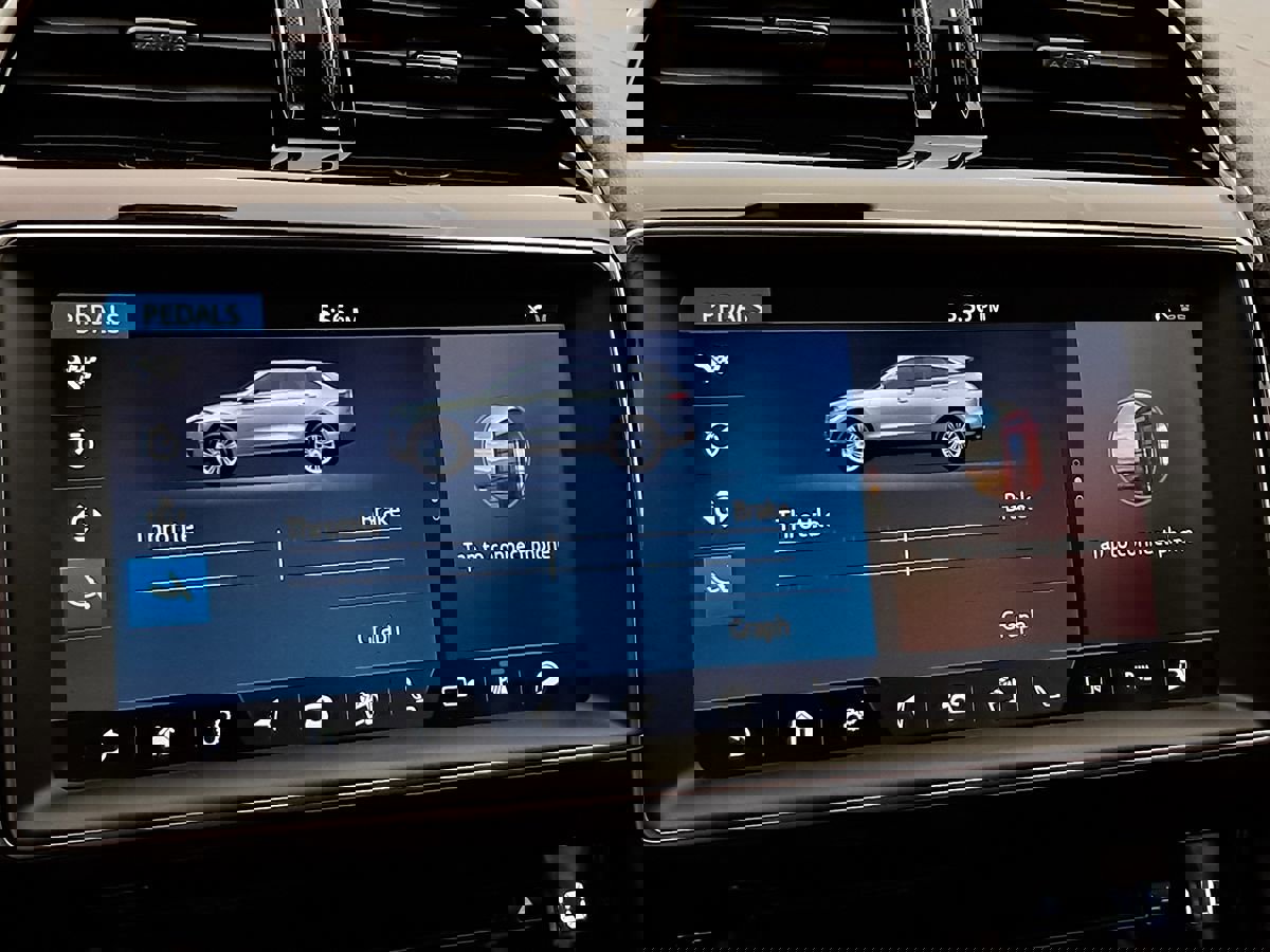 Used 2019 Jaguar F-PACE S image 25