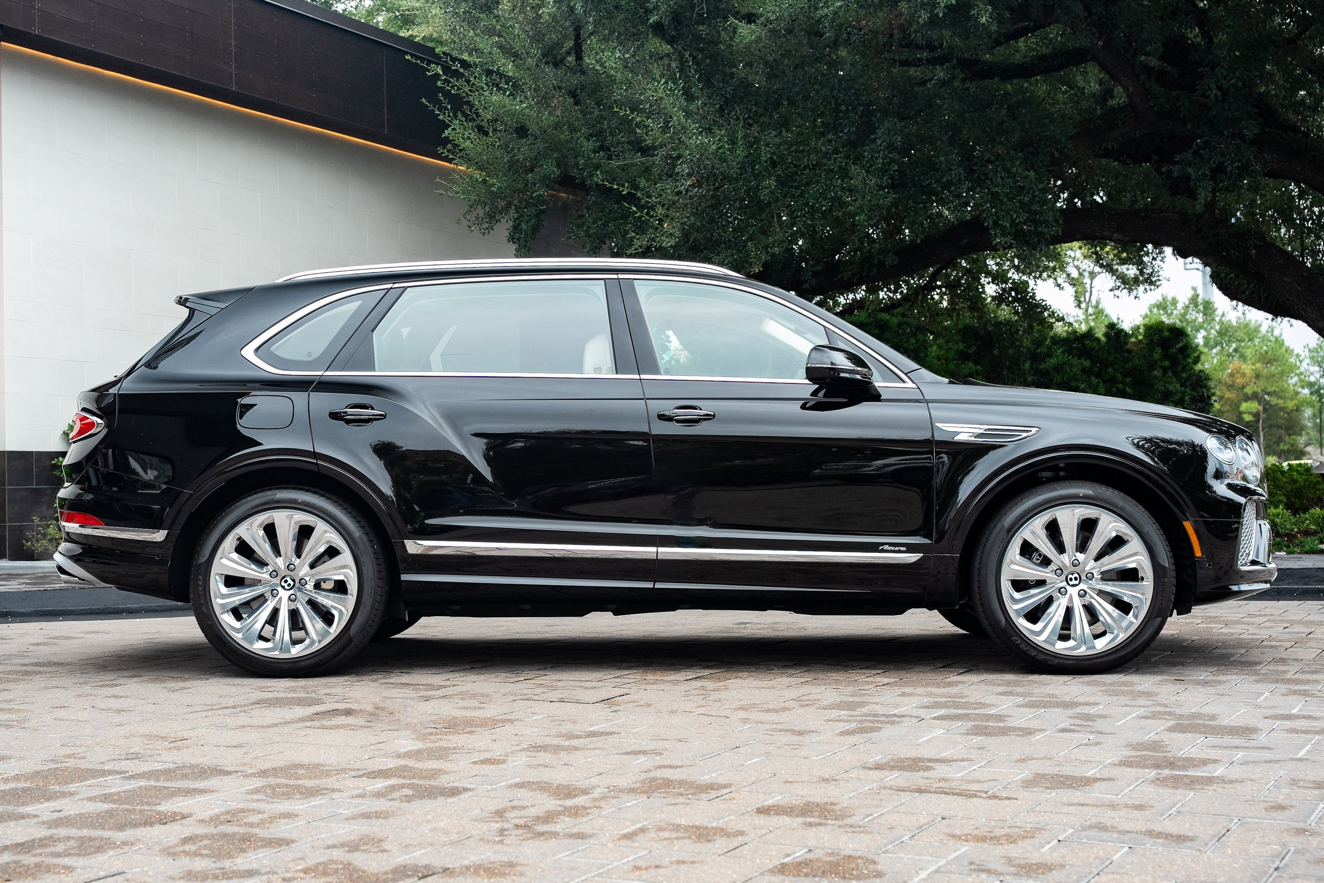 Used 2024 Bentley Bentayga Extended Wheelbase image 36