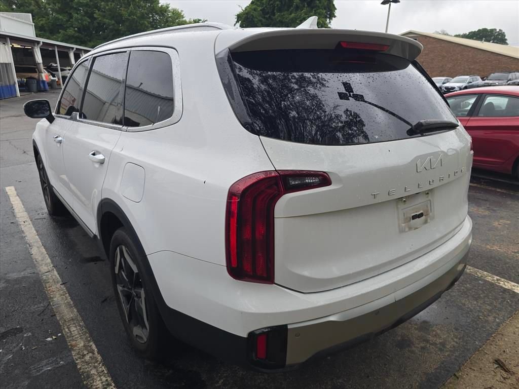 Certified 2023 Kia Telluride S w/ S Sunroof Package FWD image 9