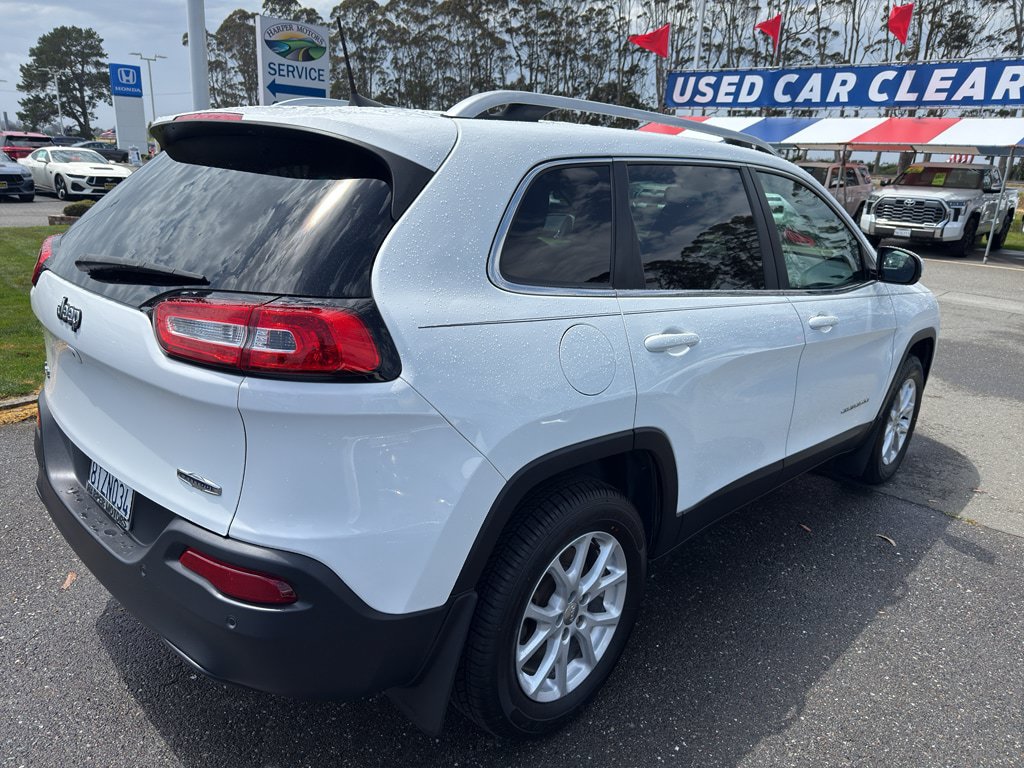 Used 2017 Jeep Cherokee Latitude w/ Safety/Convenience Group AWD/4WD image 6