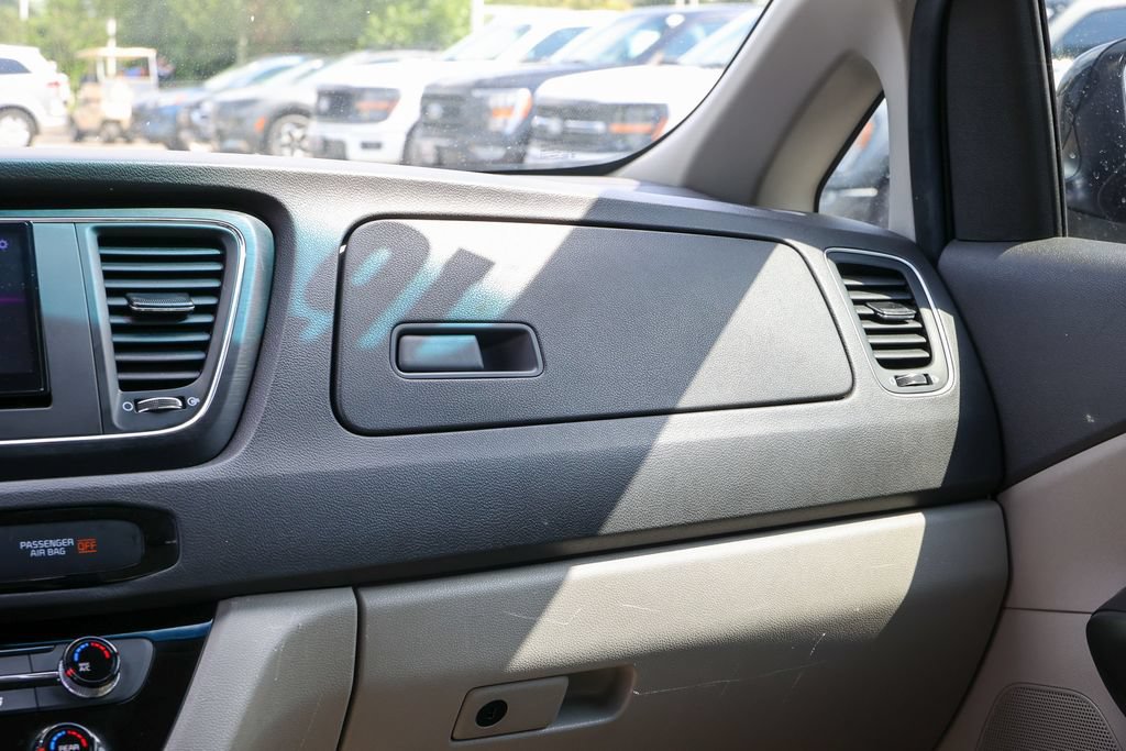 Used 2016 Kia Sedona LX w/ LX Essentials Premium Package FWD image 14