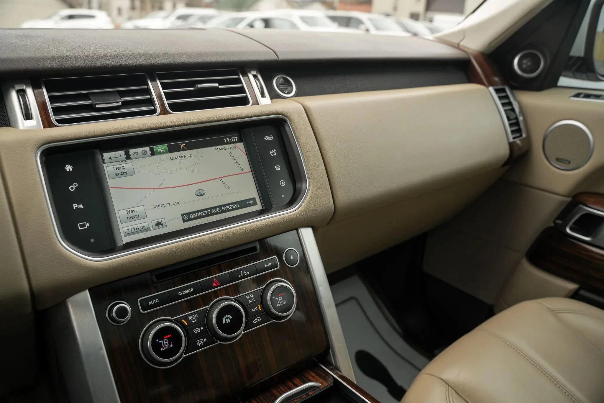 Used 2016 Land Rover Range Rover image 23