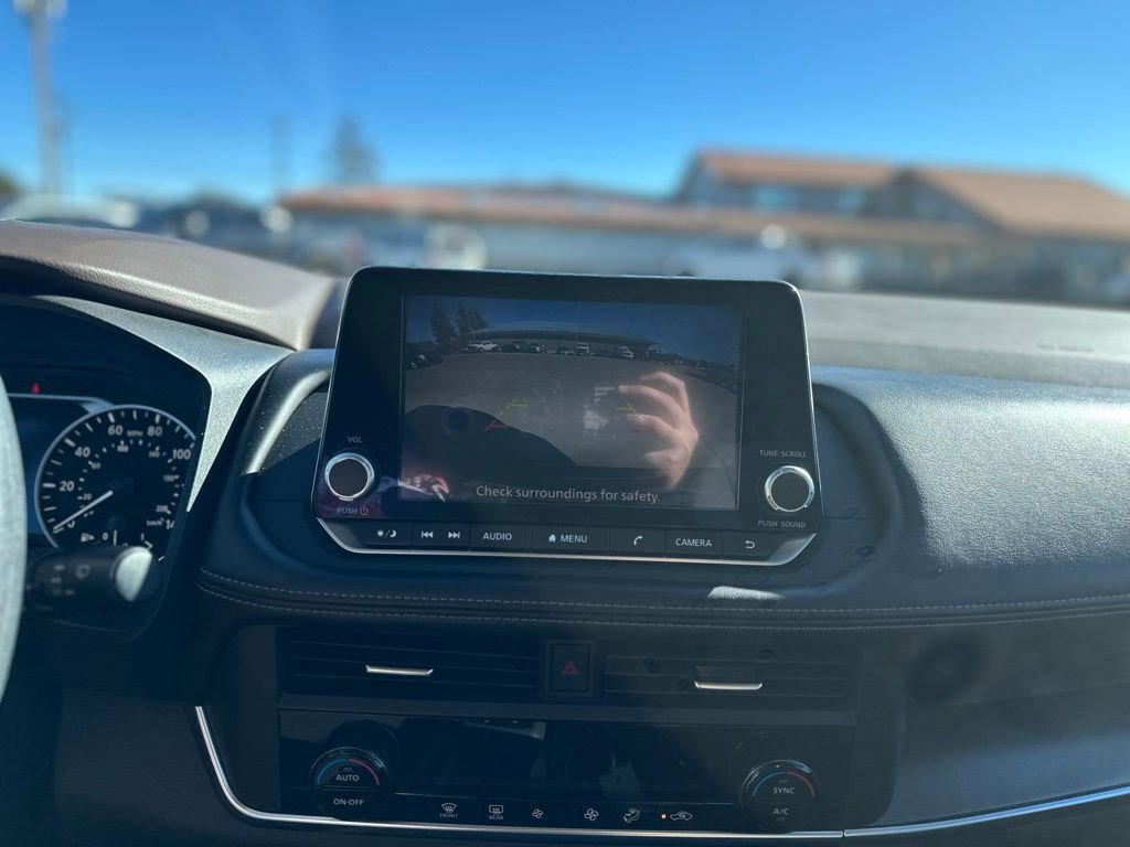 Used 2023 Nissan Rogue SV image 24