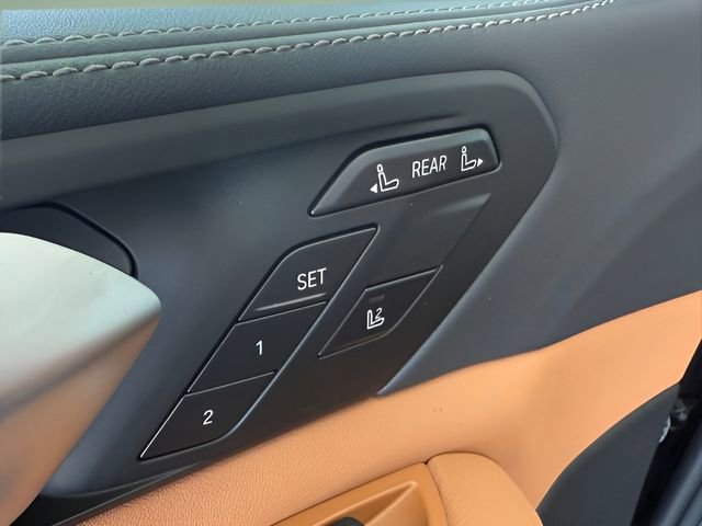 Used 2026 BMW X7 xDrive40i image 19