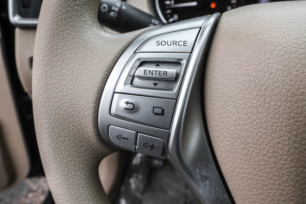 Used 2015 Nissan Rogue S image 19