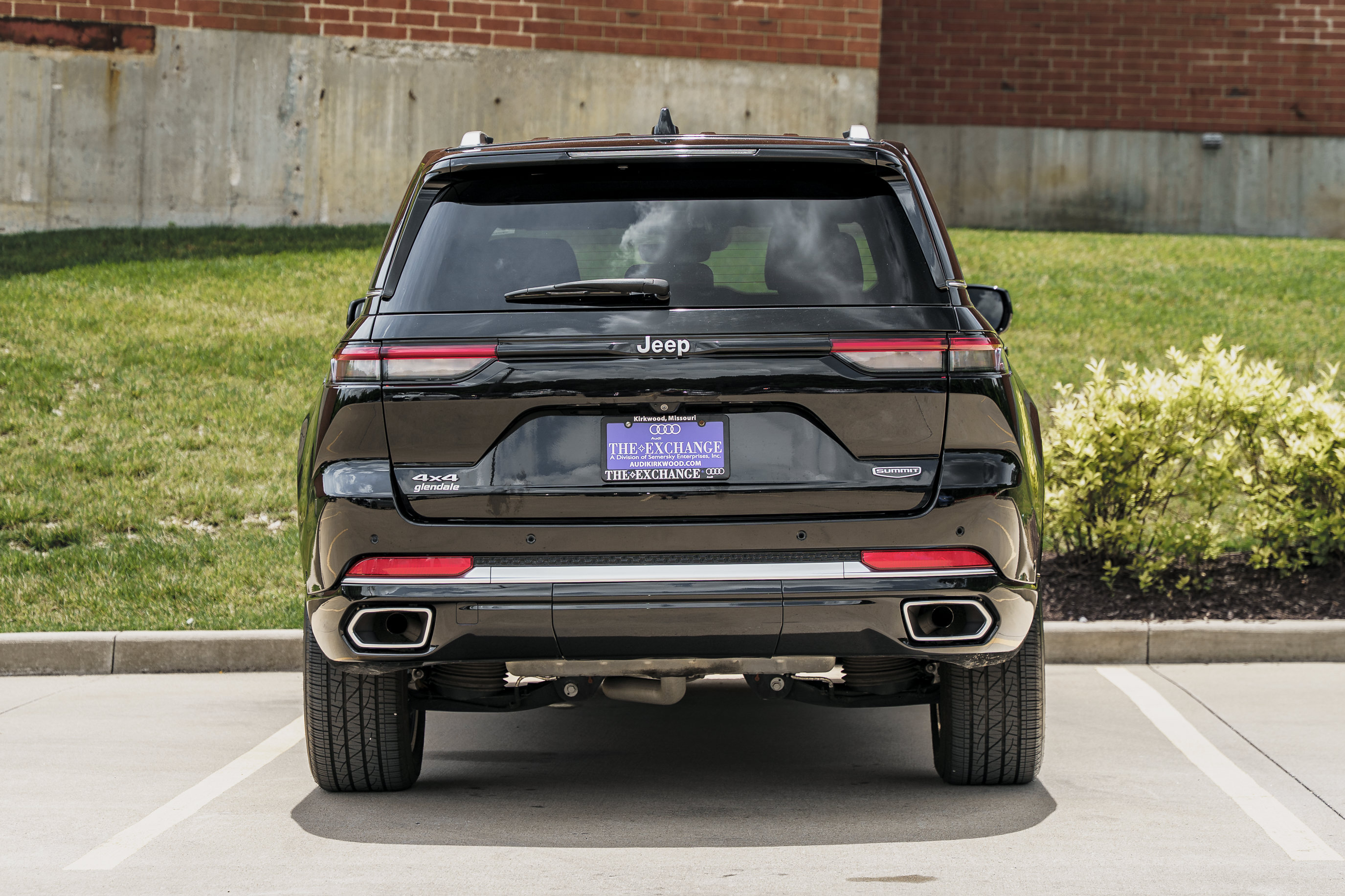 Used 2022 Jeep Grand Cherokee Summit AWD/4WD image 29