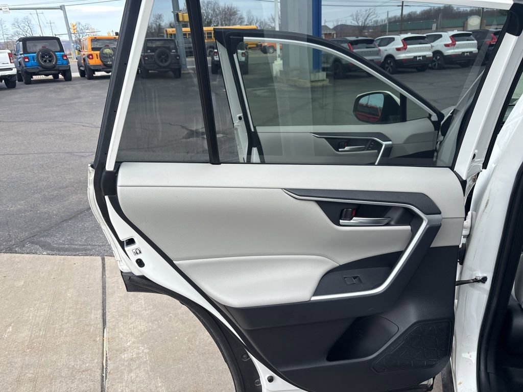 Used 2020 Toyota RAV4 XLE Premium image 27