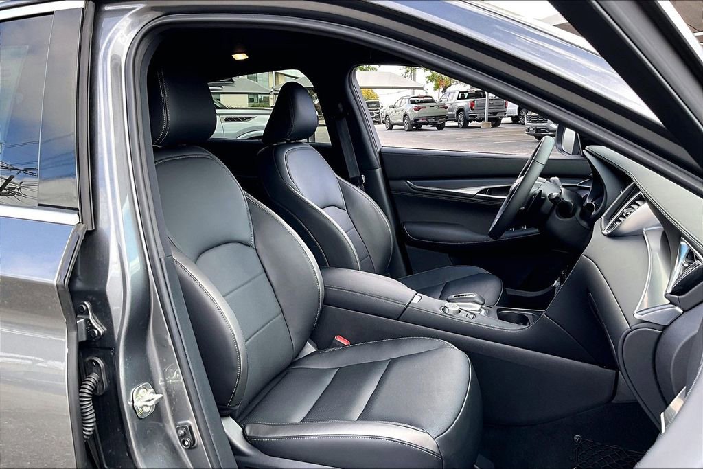Certified 2025 INFINITI QX55 Luxe w/ Cargo Package image 12