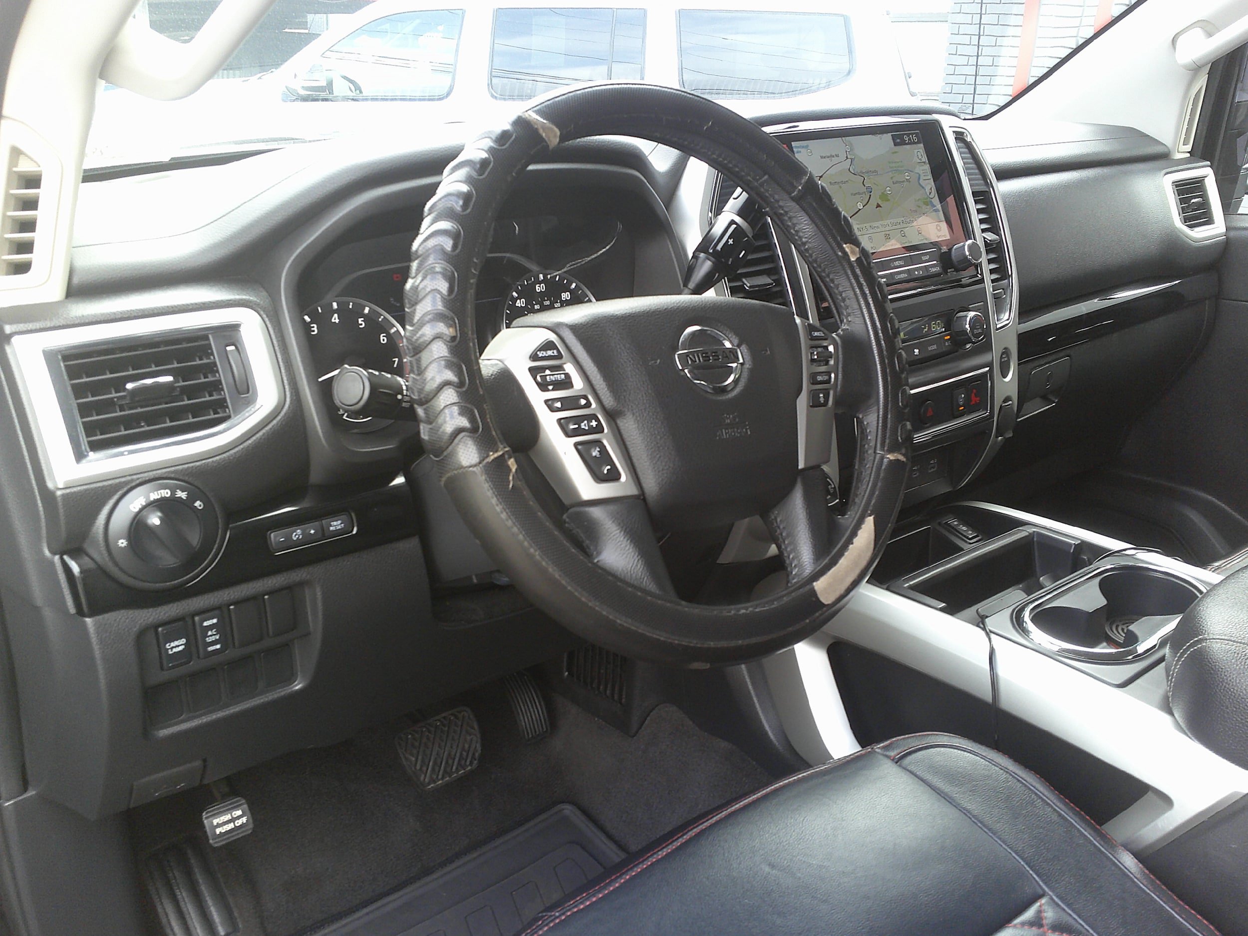 Used 2021 Nissan Titan SV w/ SV Convenience Package AWD/4WD image 28