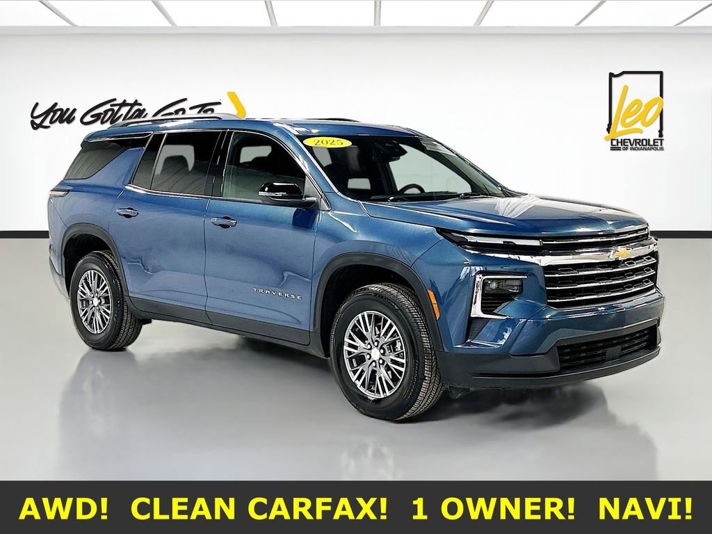 Used 2025 Chevrolet Traverse LT image 3