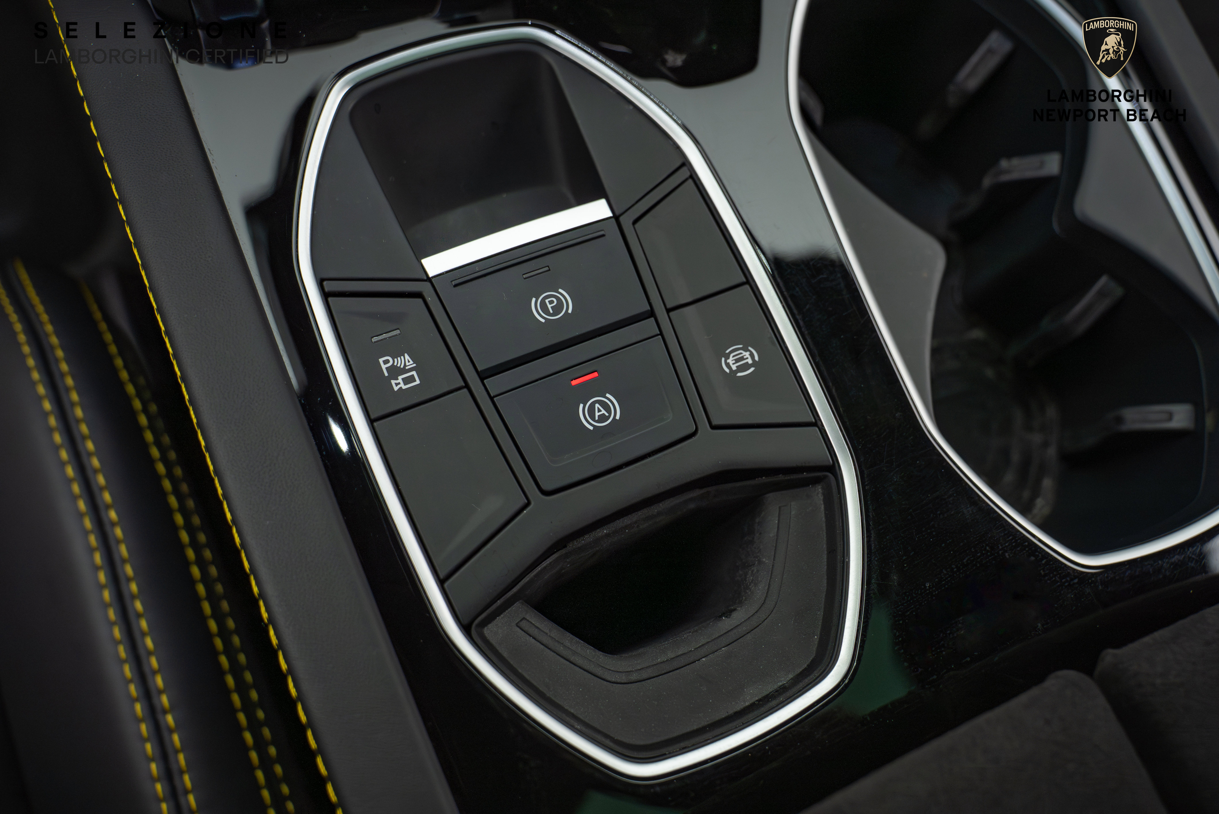 Used 2022 Lamborghini Urus image 32