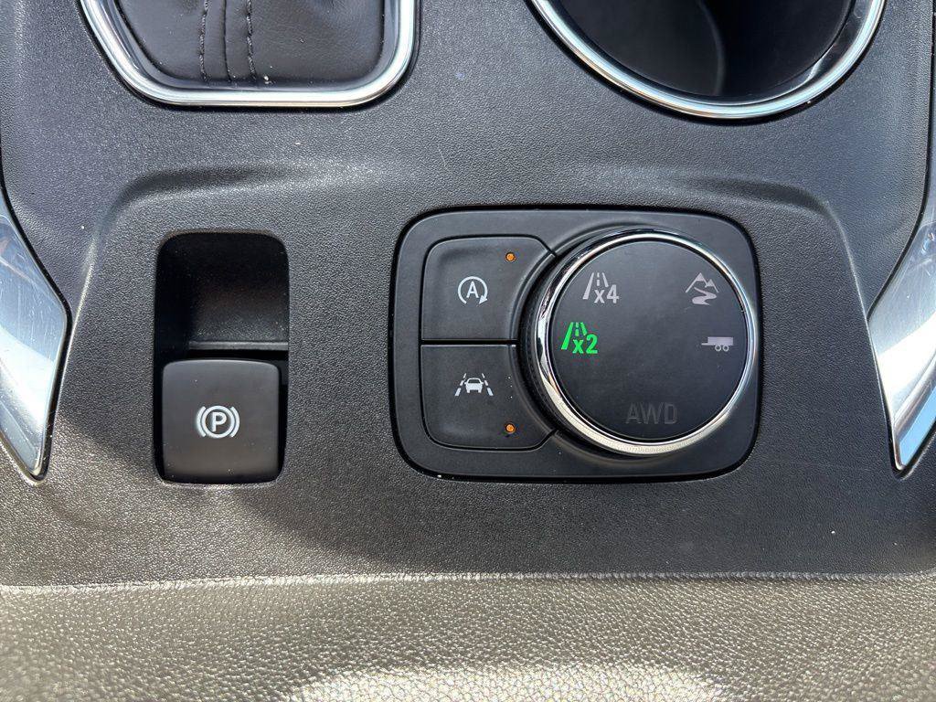Used 2023 Chevrolet Traverse Premier AWD/4WD image 32