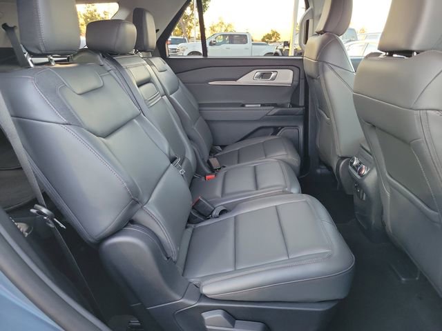 Used 2025 Ford Explorer Active w/ Active Comfort Package RWD image 18