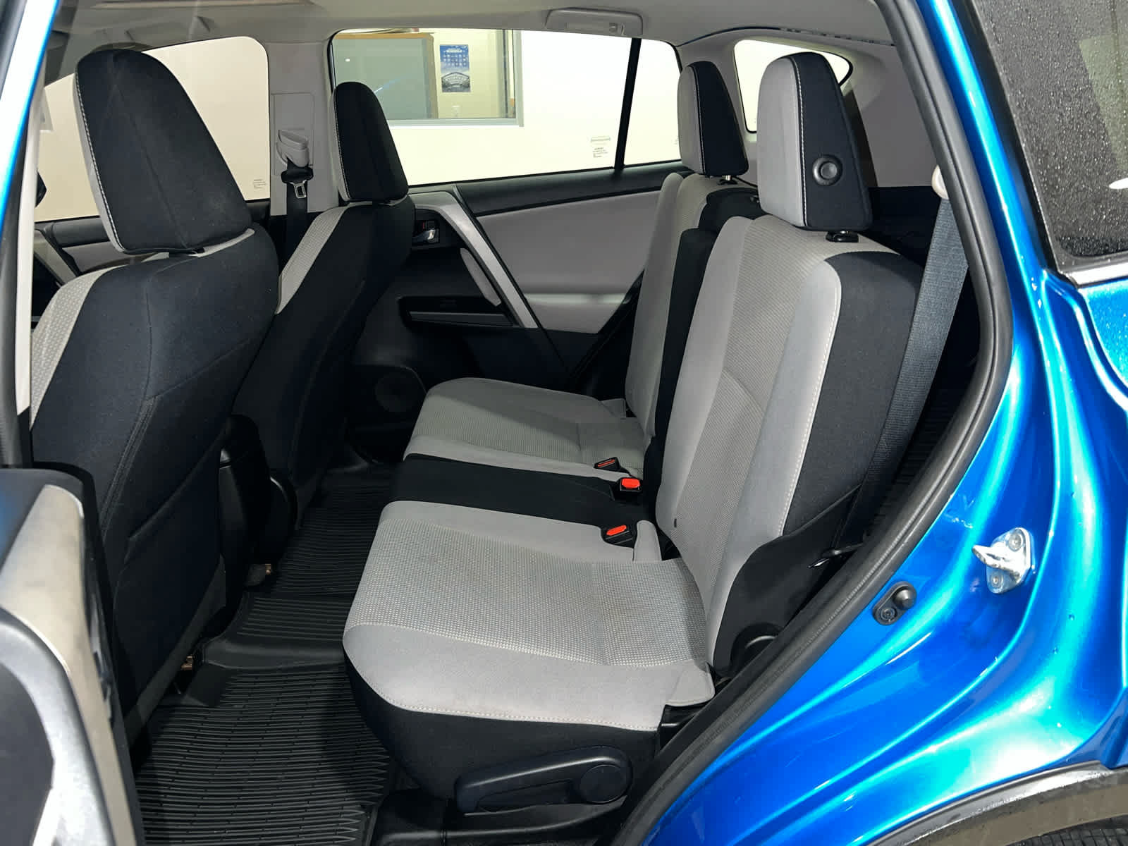 Used 2016 Toyota RAV4 XLE w/ Convenience Package AWD/4WD image 14