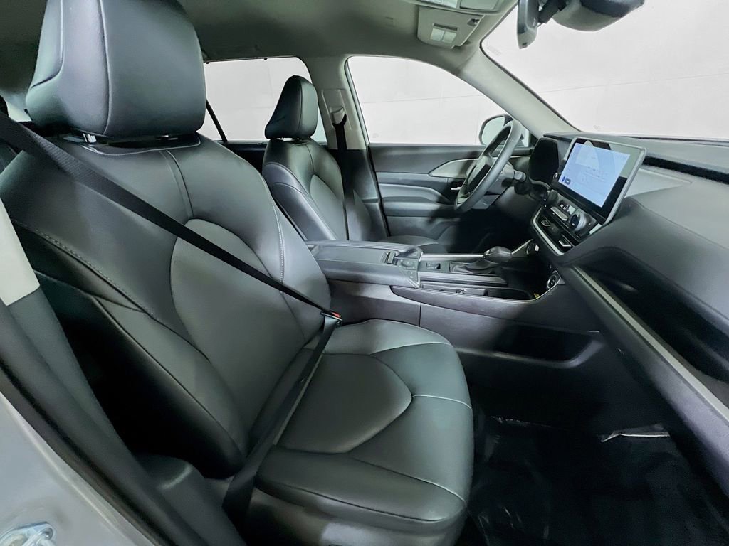 Certified 2025 Toyota Grand Highlander AWD image 26