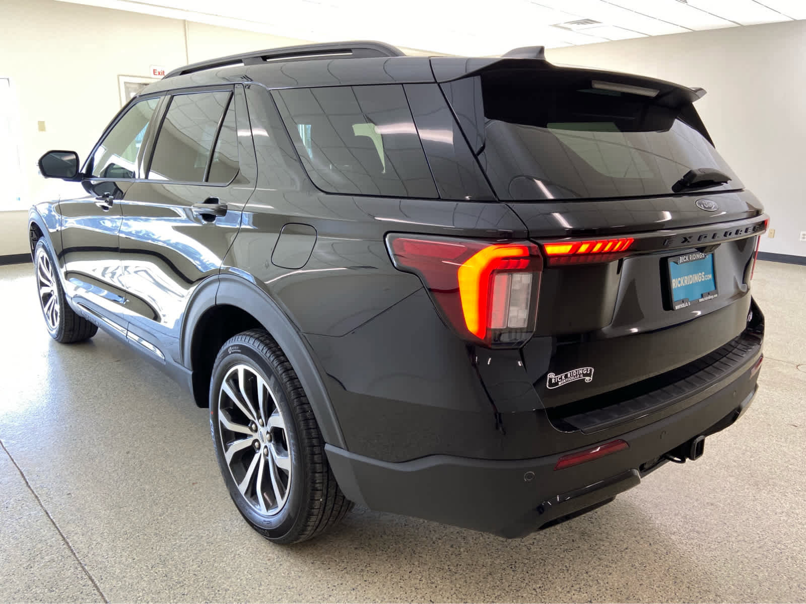 New 2026 Ford Explorer ST-Line image 9