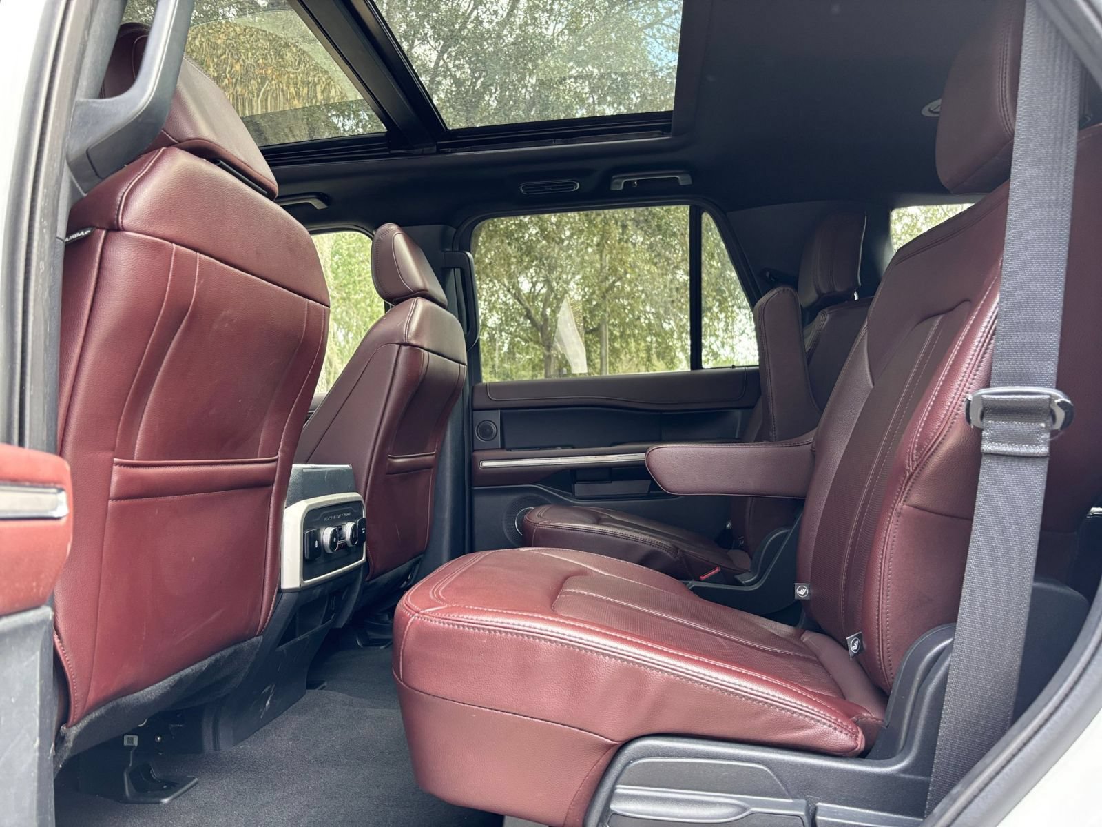 Used 2024 Ford Expedition Limited RWD image 28
