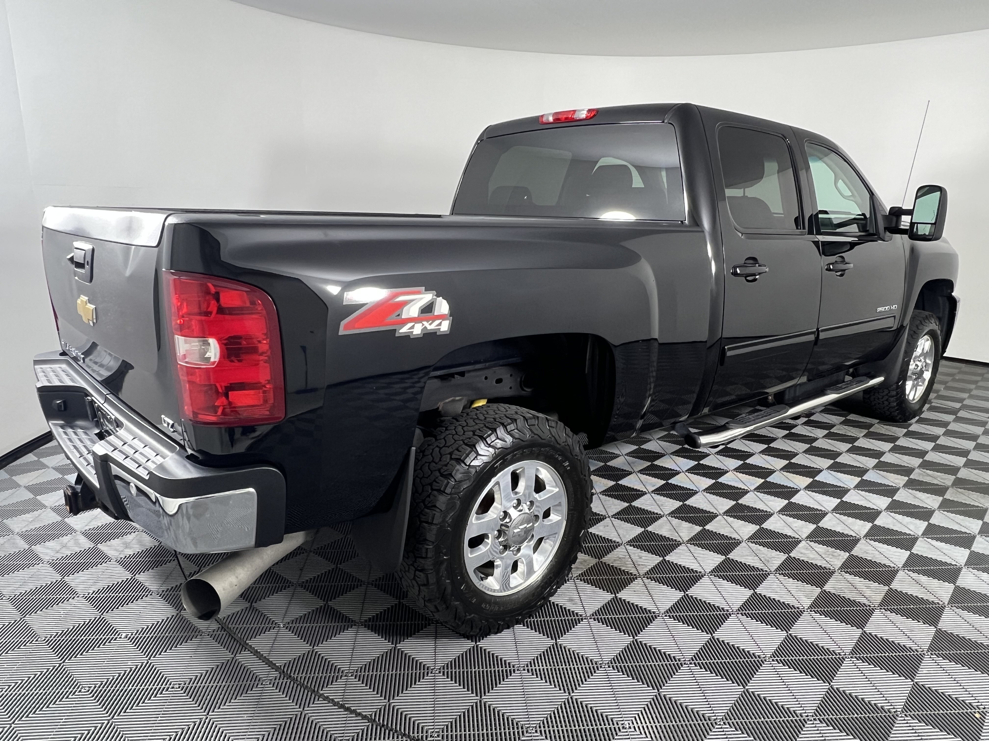 Used 2012 Chevrolet Silverado 2500 LTZ w/ LTZ Plus Package AWD/4WD image 13