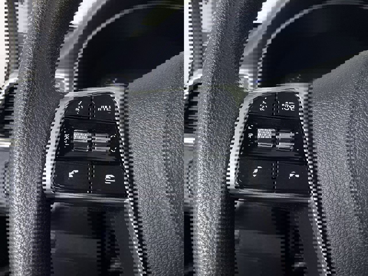 Used 2019 Kia Sorento LX image 25