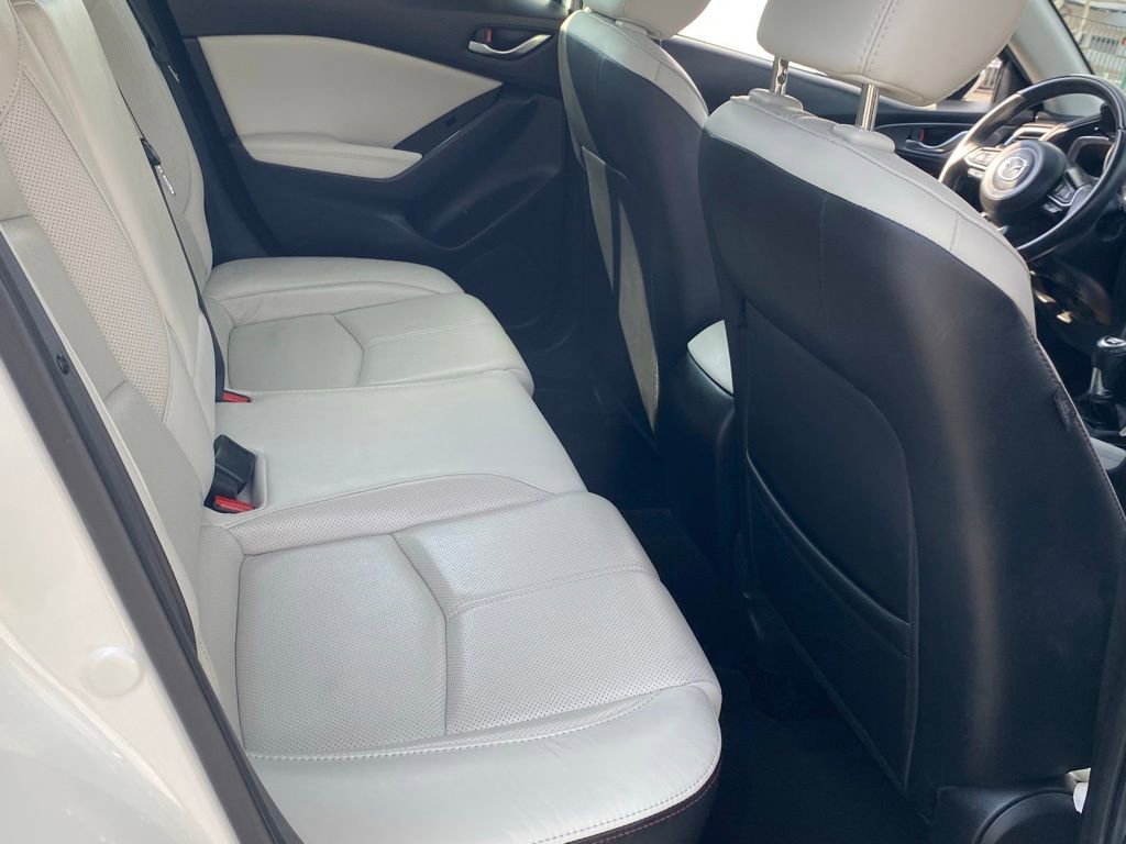 Used 2018 MAZDA MAZDA3 Grand Touring w/ Premium Equipment Package image 18