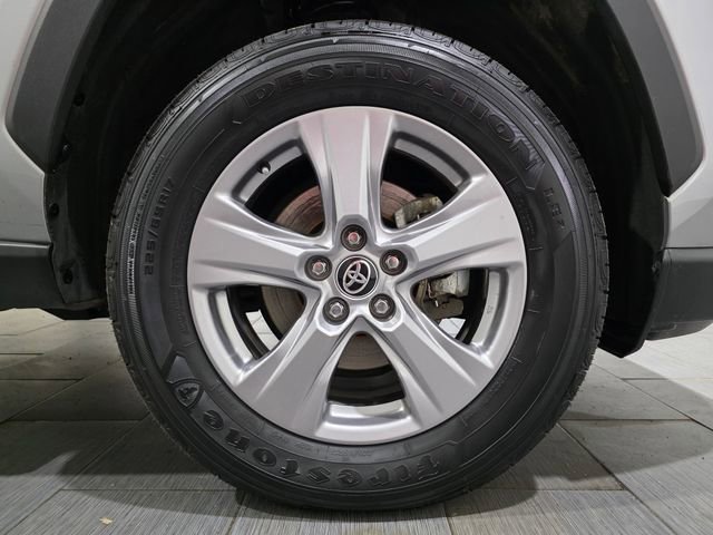 Used 2025 Toyota RAV4 XLE AWD/4WD image 25