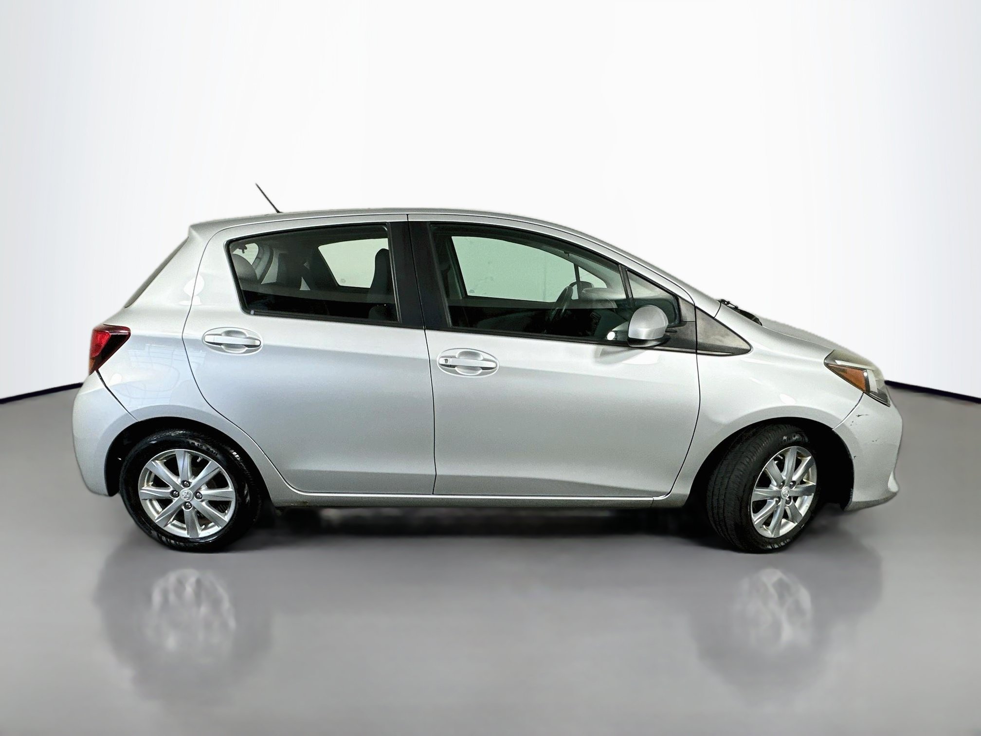 Used 2015 Toyota Yaris LE FWD image 8