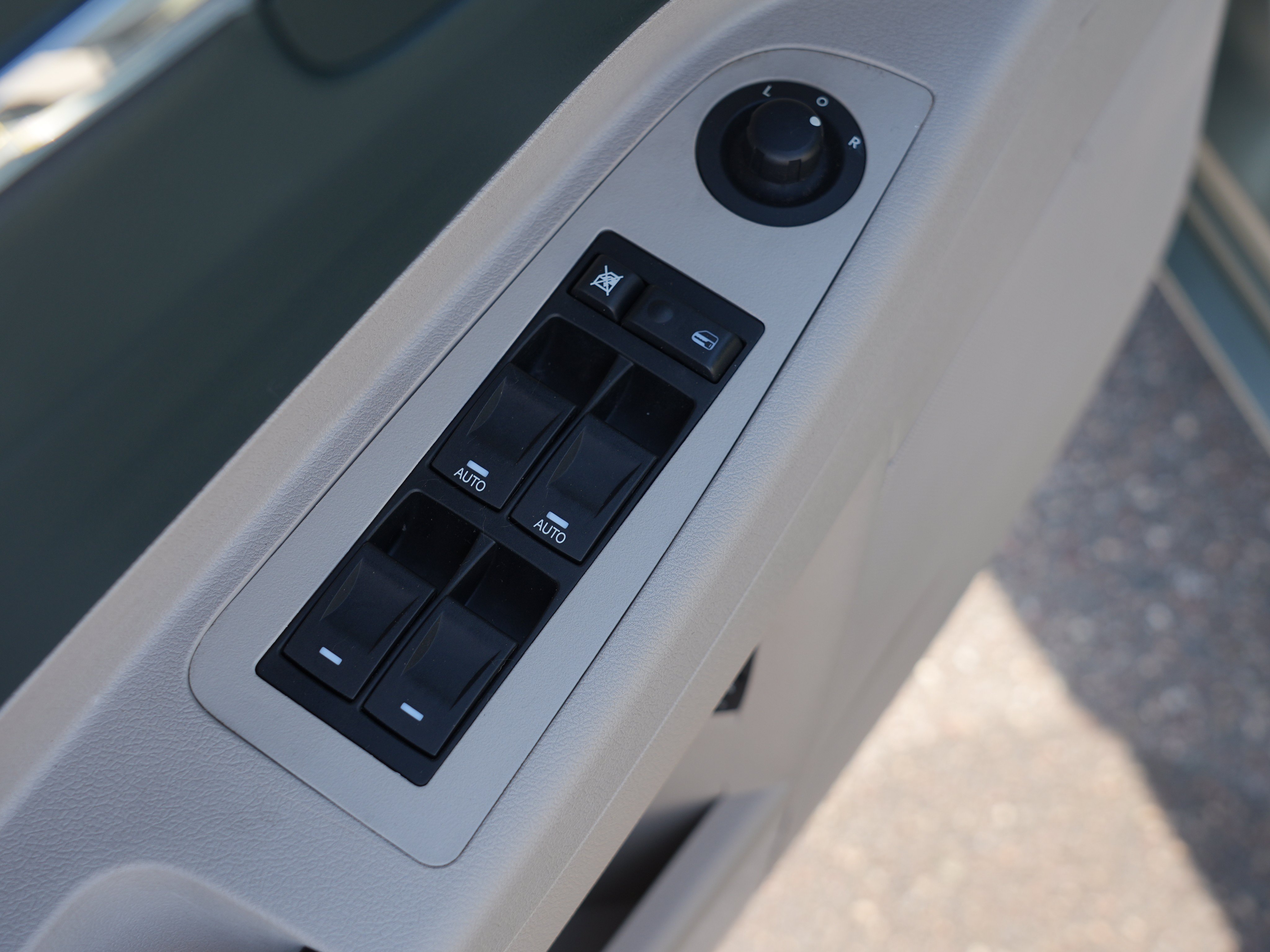 Used 2006 Chrysler 300 C w/ Navigation & Sound Group II AWD/4WD image 16