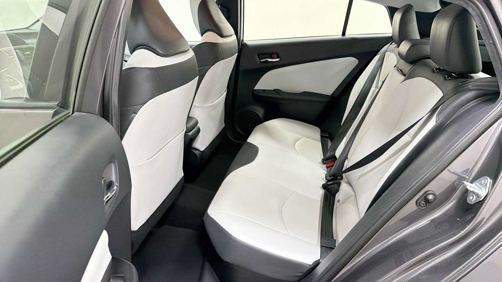 Certified 2016 Toyota Prius Four FWD image 25