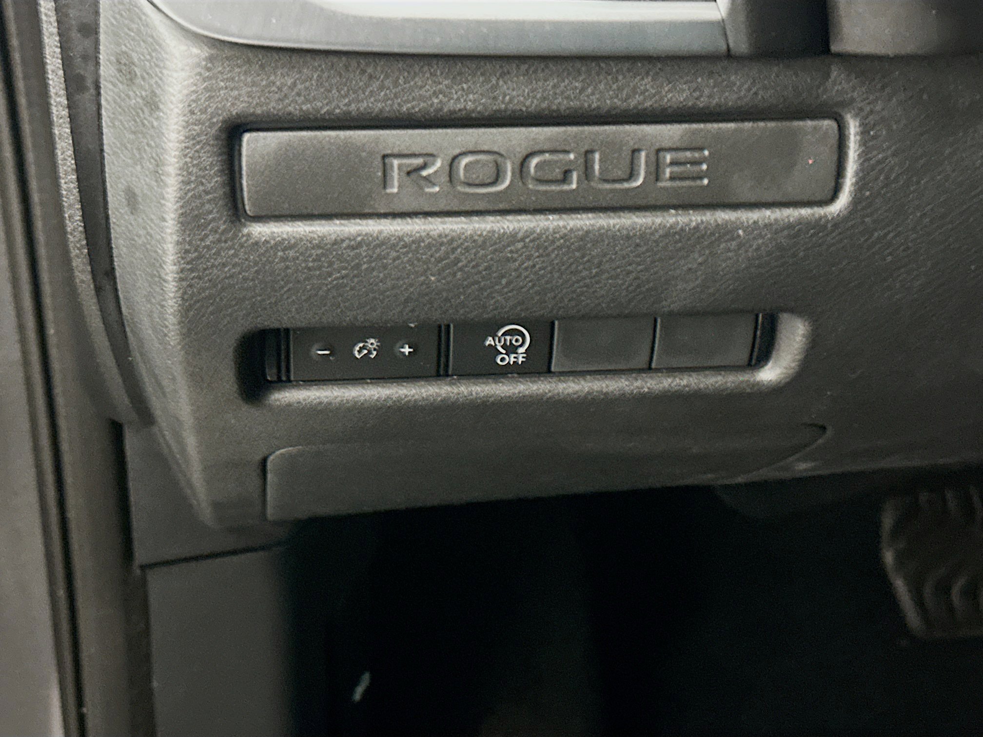 Used 2023 Nissan Rogue S AWD/4WD image 17