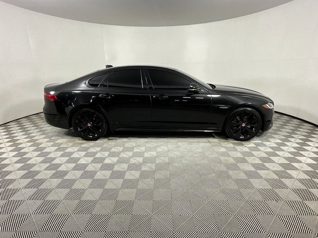 Used 2022 Jaguar XF R-Dynamic SE image 5