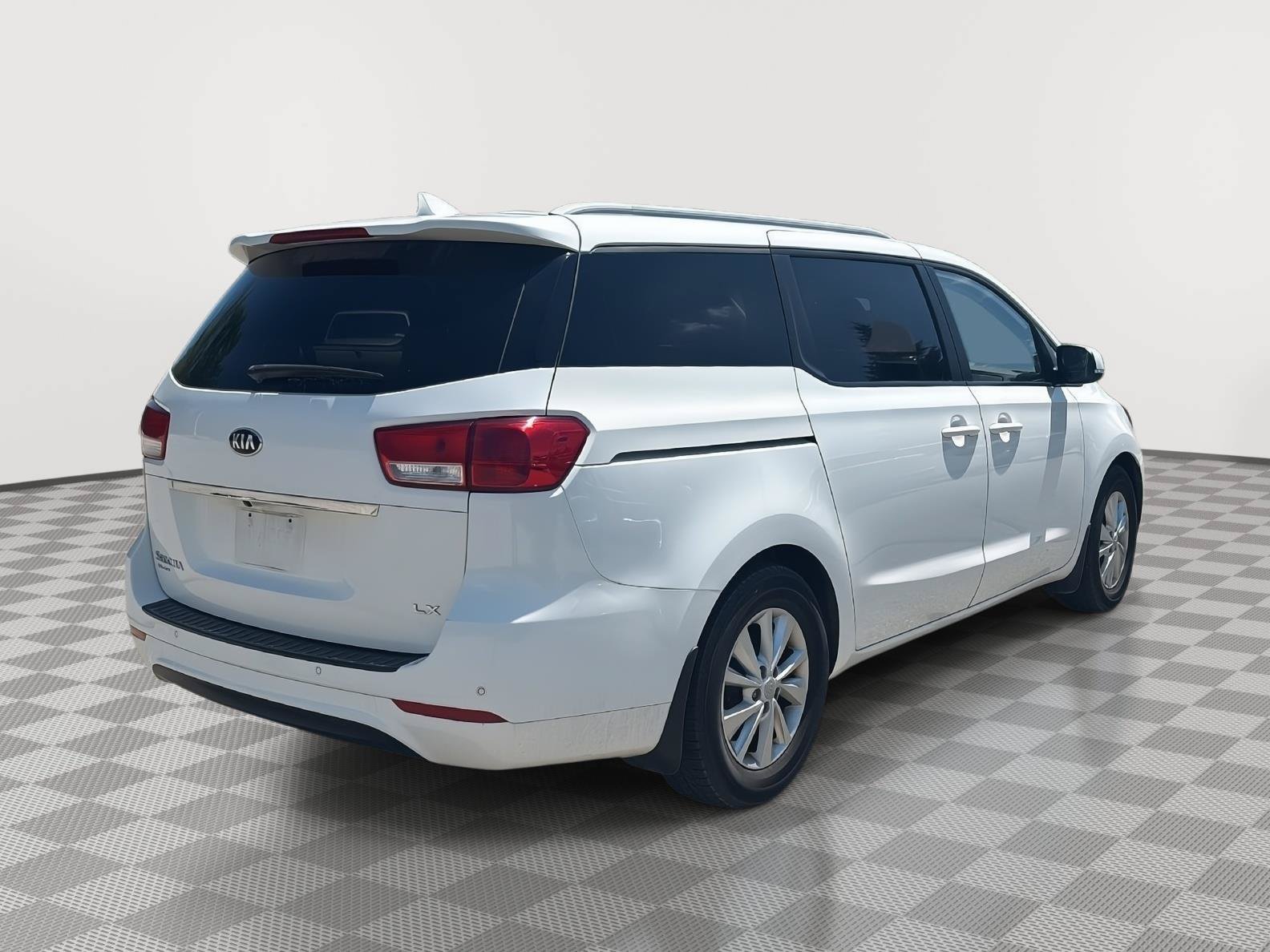 Used 2015 Kia Sedona LX w/ LX Convenience Package FWD image 28