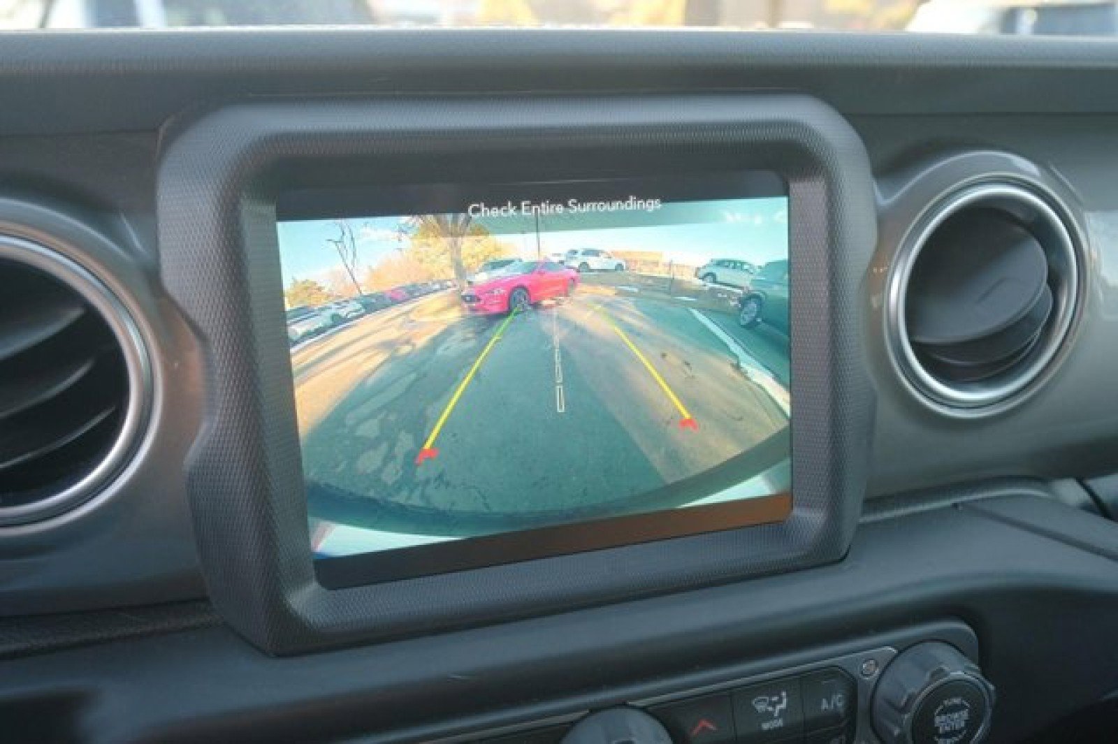 Used 2020 Jeep Wrangler Unlimited Sahara image 23