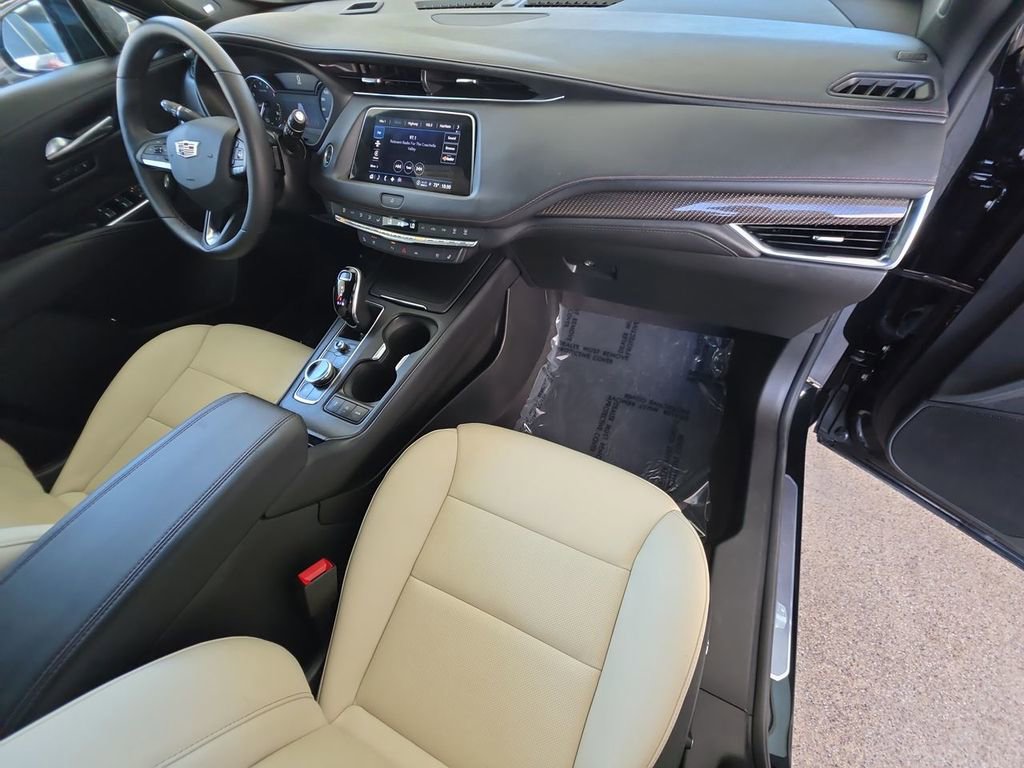 Used 2023 Cadillac XT4 Sport FWD image 30