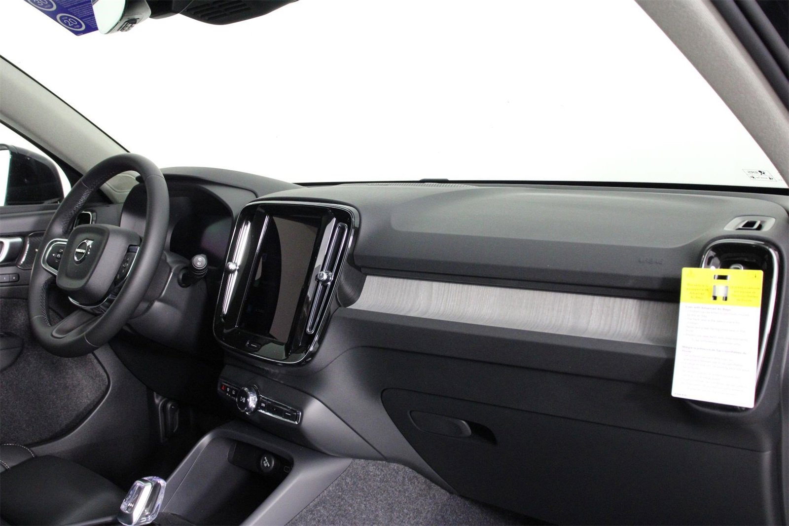 New 2025 Volvo XC40 B5 Ultra w/ Climate Package image 9