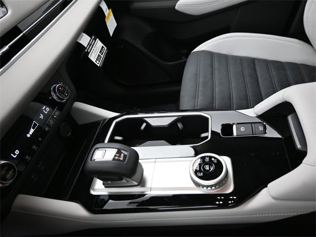 New 2025 Mitsubishi Outlander SE image 23