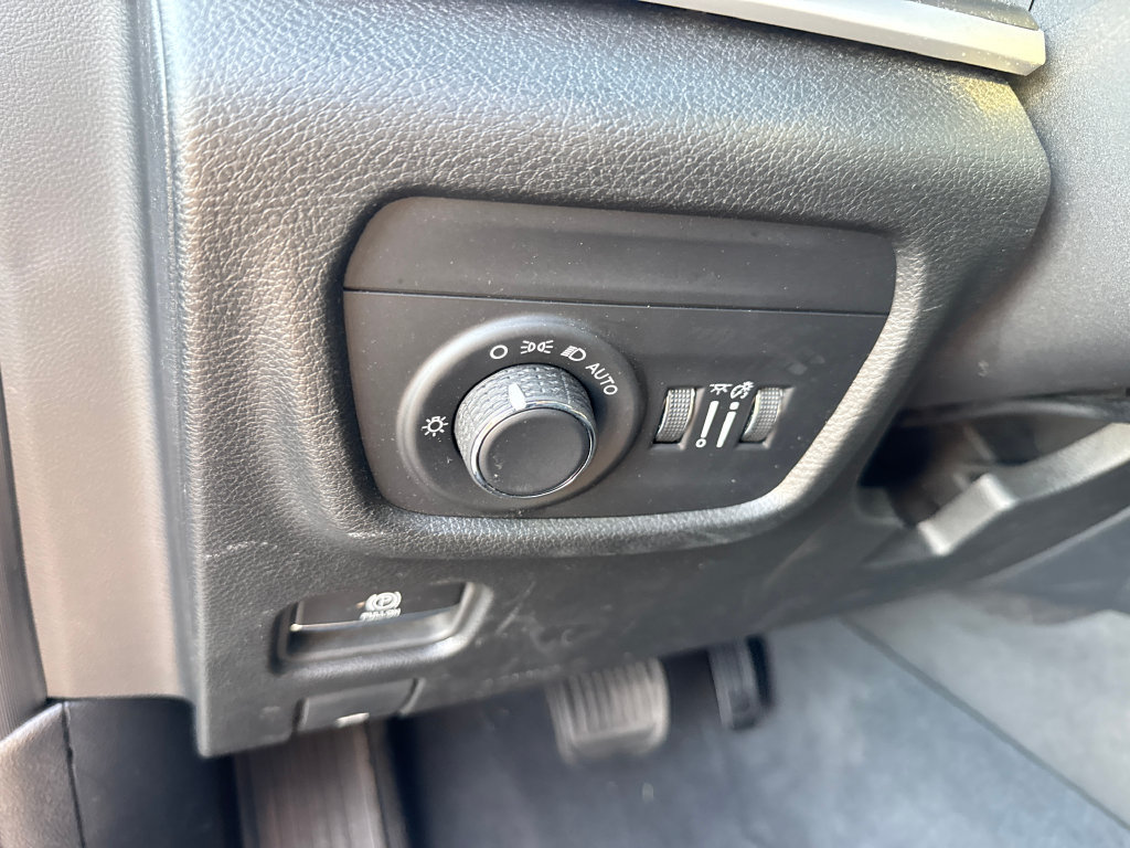 Used 2023 Jeep Grand Cherokee L Laredo w/ Luxury Tech Group I AWD/4WD image 14