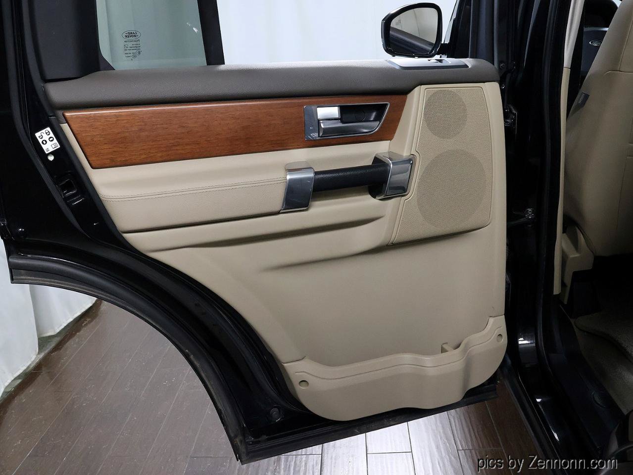 Used 2016 Land Rover LR4 HSE AWD/4WD image 32