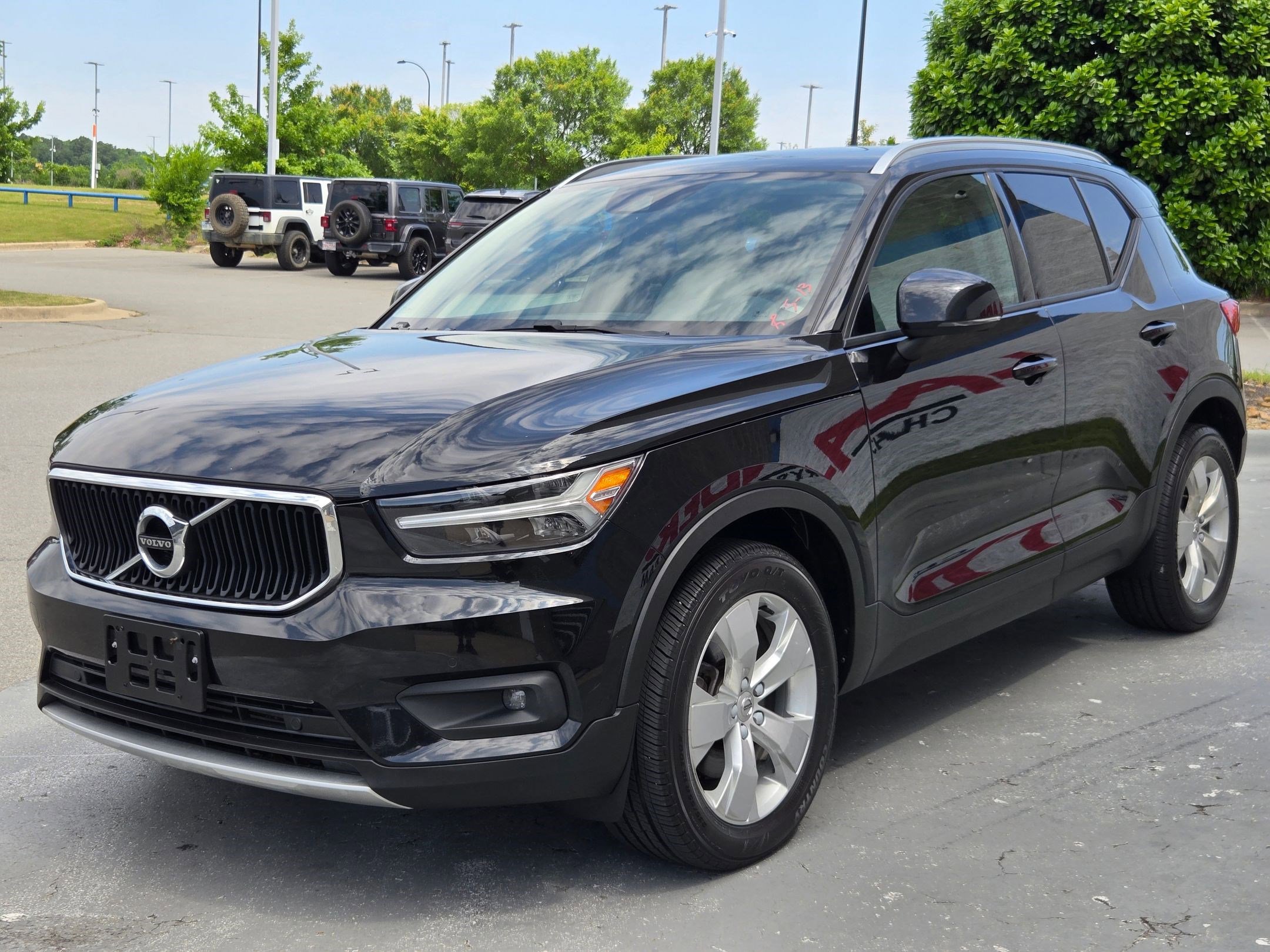 Used 2022 Volvo XC40 T5 Momentum AWD/4WD image 3