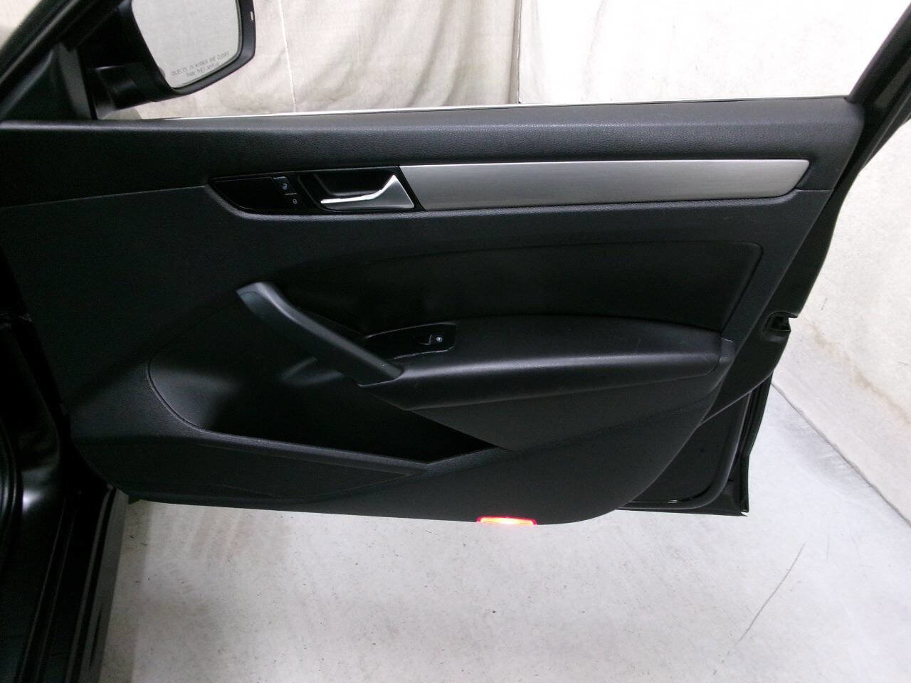 Used 2014 Volkswagen Passat 2.5 SE FWD image 30