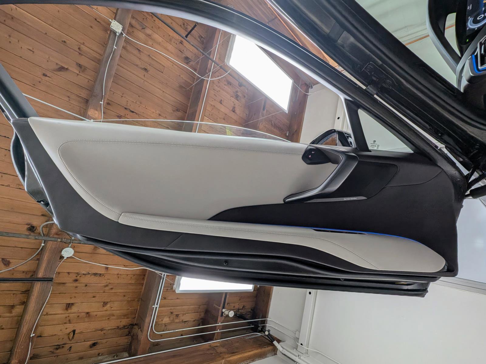 Used 2016 BMW i8 image 12