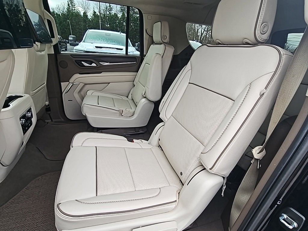 Used 2022 GMC Yukon XL Denali w/ Denali Ultimate Package image 14