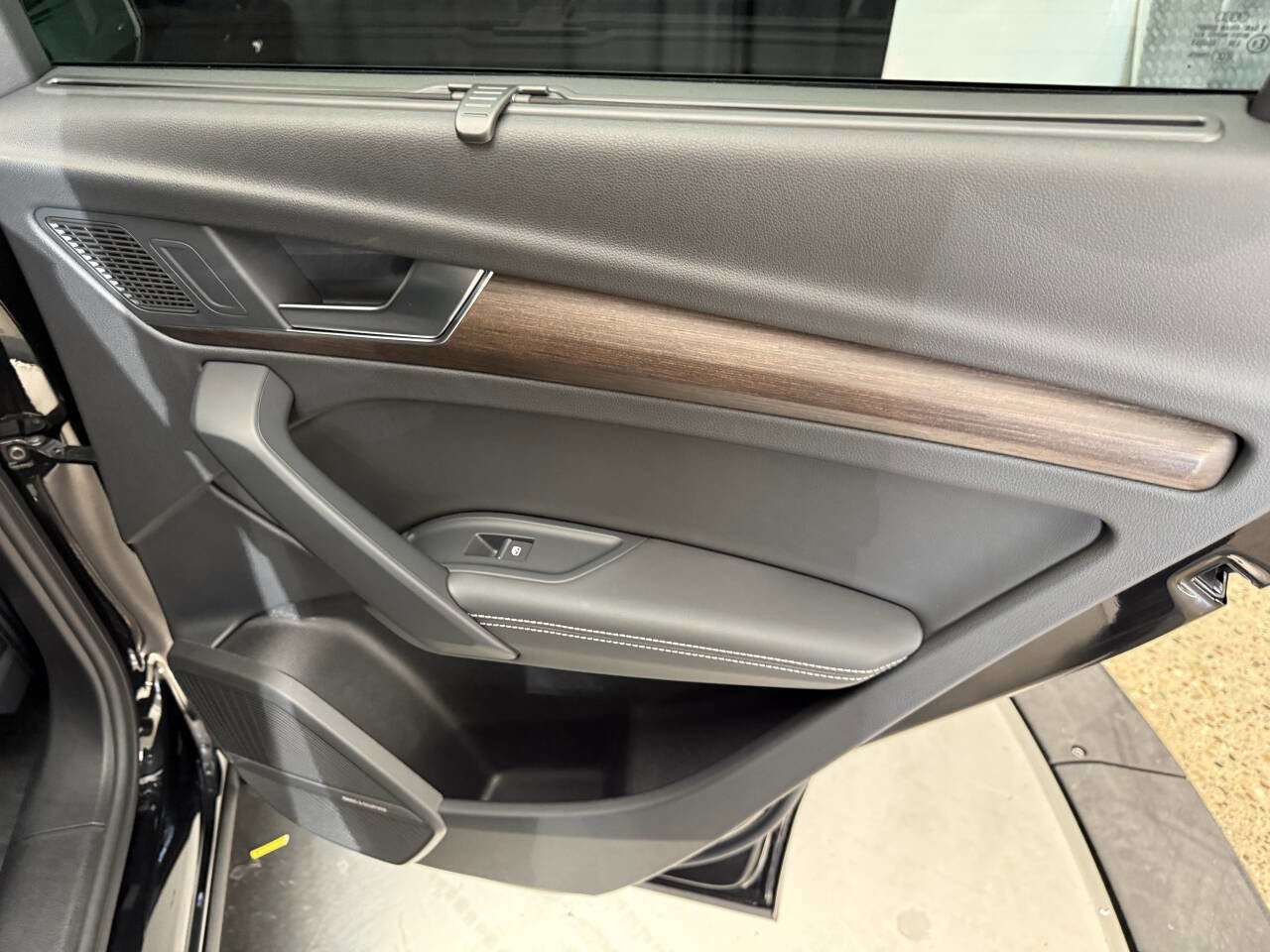 Used 2024 Audi Q5 e Prestige w/ Prestige Package image 26