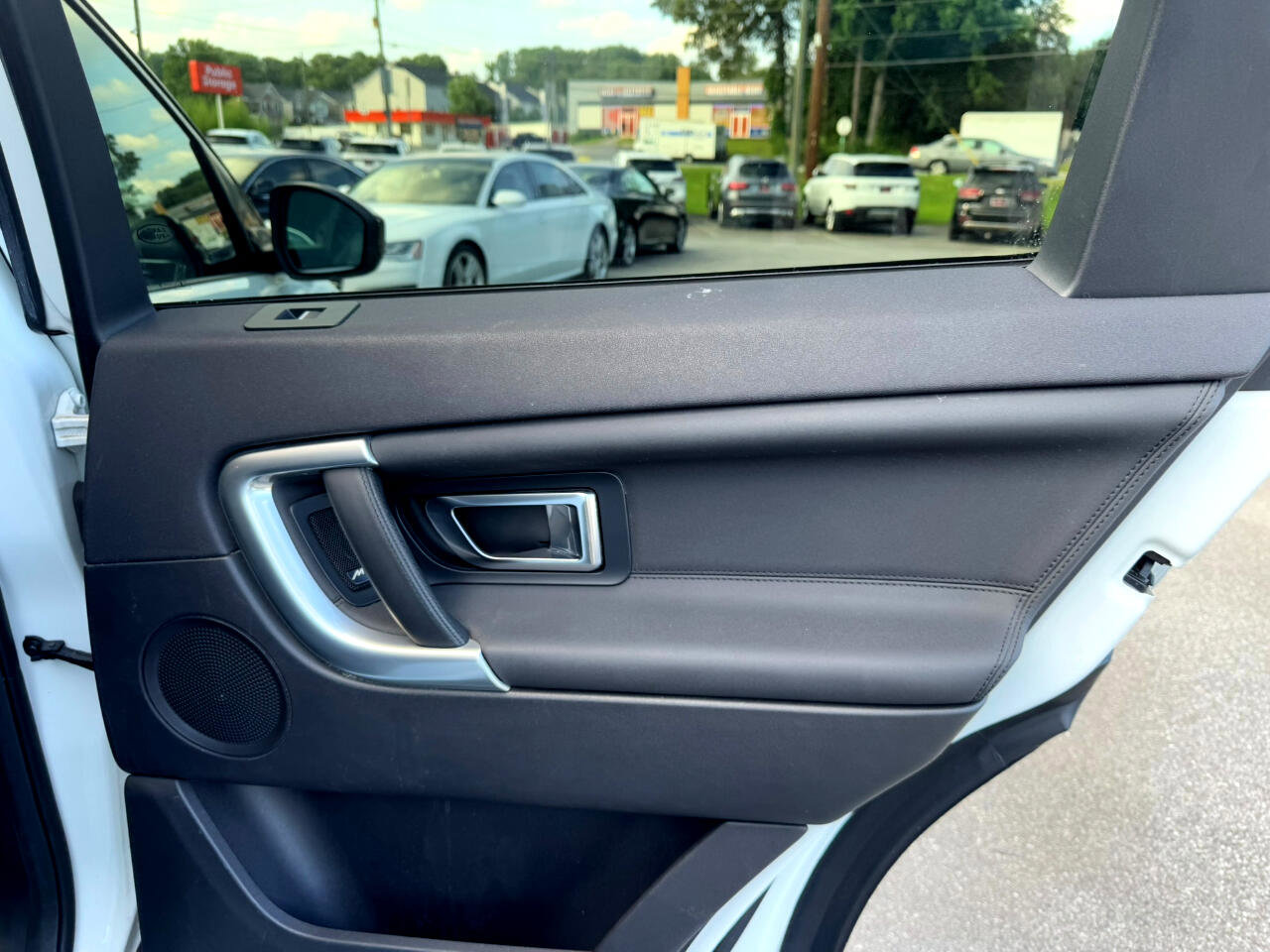 Used 2018 Land Rover Discovery Sport HSE image 26